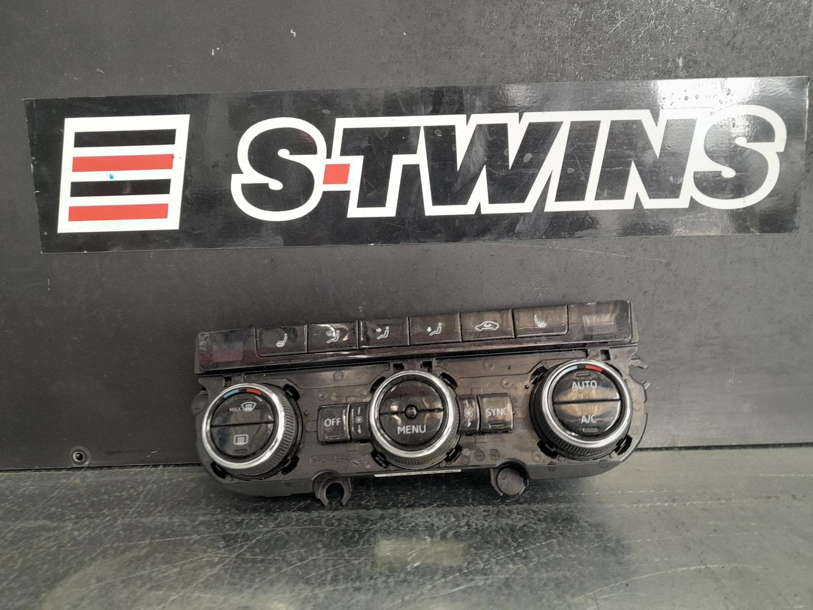Used auto part listing image: 2019 SKODA KAROQ HEATER AC CONTROLS NU, 04/18- 0000314142