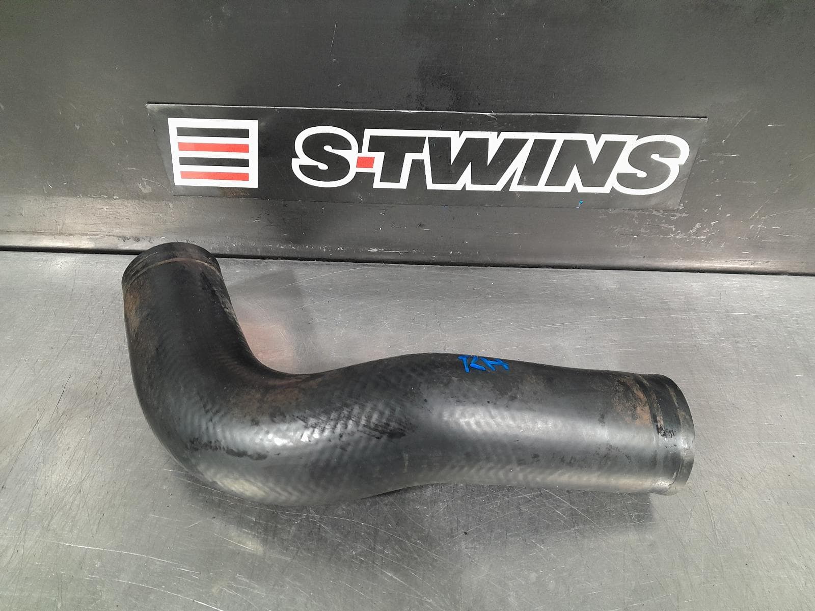 Used auto part listing image: 2012 TOYOTA PRADO INTERCOOLER 150 SERIES, INTERCOOLER HOSE ONLY, TURBO TO INTERCOOLER, 3.0, 1KD-FTV, DIESEL, 08/09-05/15 0000301215