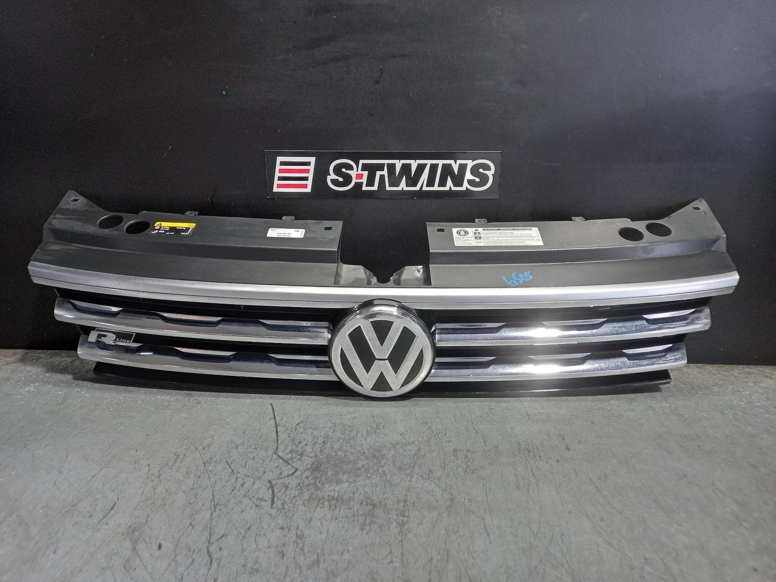 Used auto part listing image: 2018 VOLKSWAGEN TIGUAN GRILLE RADIATOR GRILLE, HIGHLINE, 5NA, 06/16-05/21 0000294863
