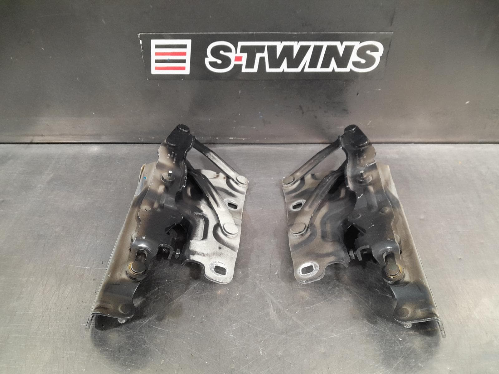 Used auto part listing image: 2017 JAGUAR XE BONNET HINGE STRUT HINGES (PAIR), X760, 05/15- 0000295358