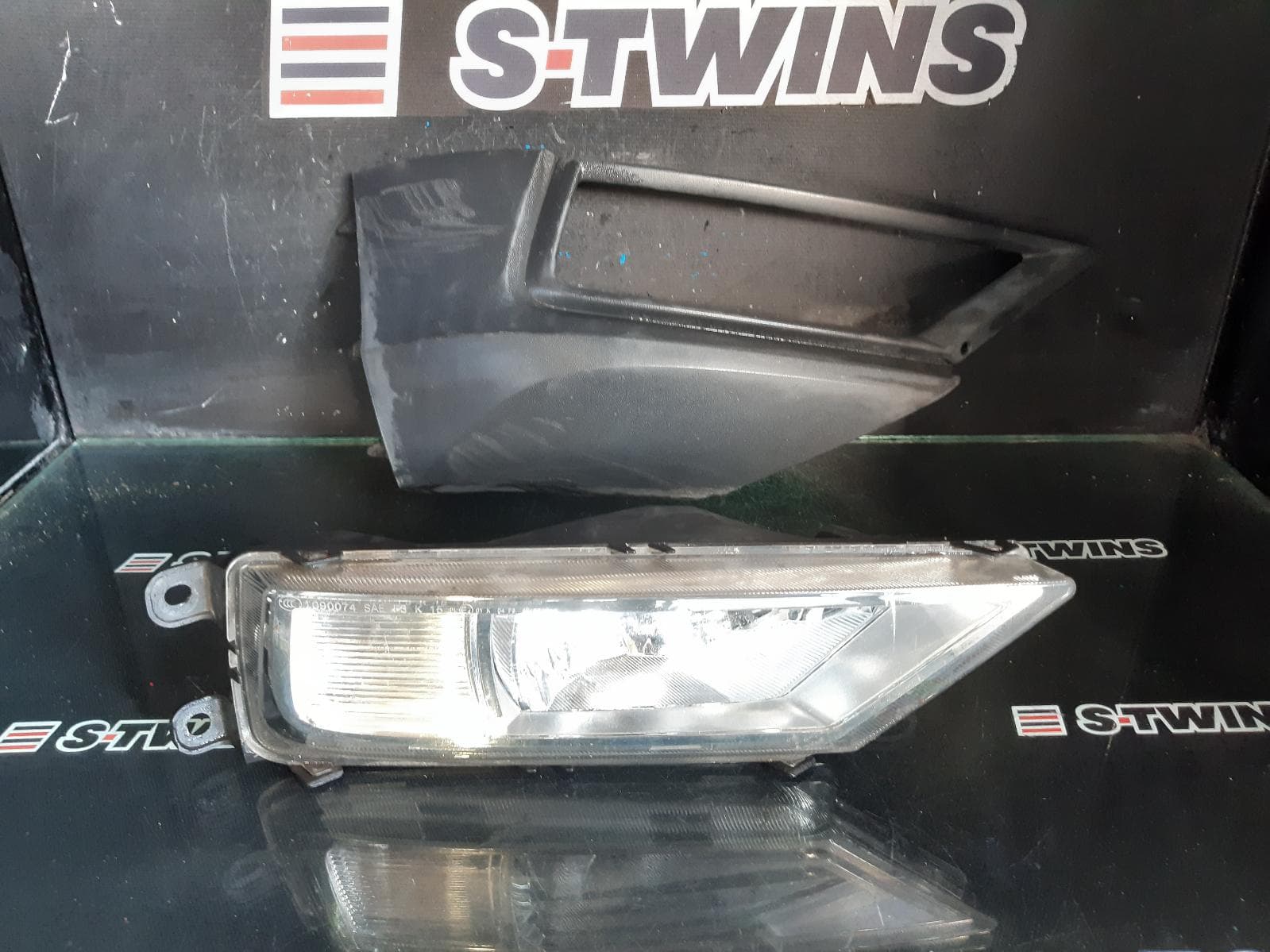 Used auto part listing image: 2017 VOLKSWAGEN TIGUAN RIGHT INDICATOR FOG SIDE BUMPER FOGLAMP, NON ALLSPACE, CHROME INSERT, 5NA, 06/16-05/21 0000299529
