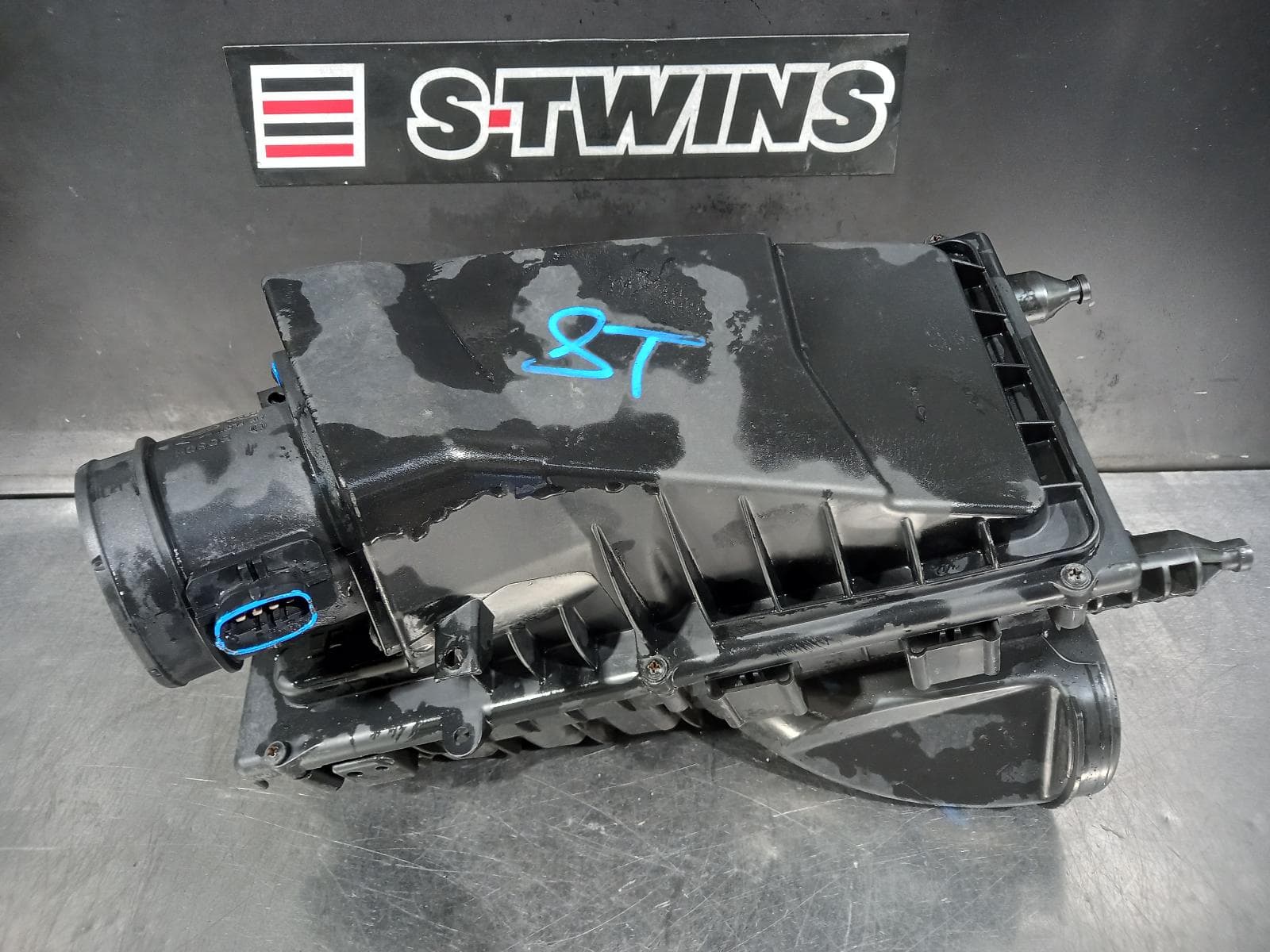 Used auto part listing image: 2017 LAND ROVER RANGEROVER SPORT AIR CLEANER BOX AIR CLEANER, L494, 3.0, DIESEL, 06/13-04/22 0000299437