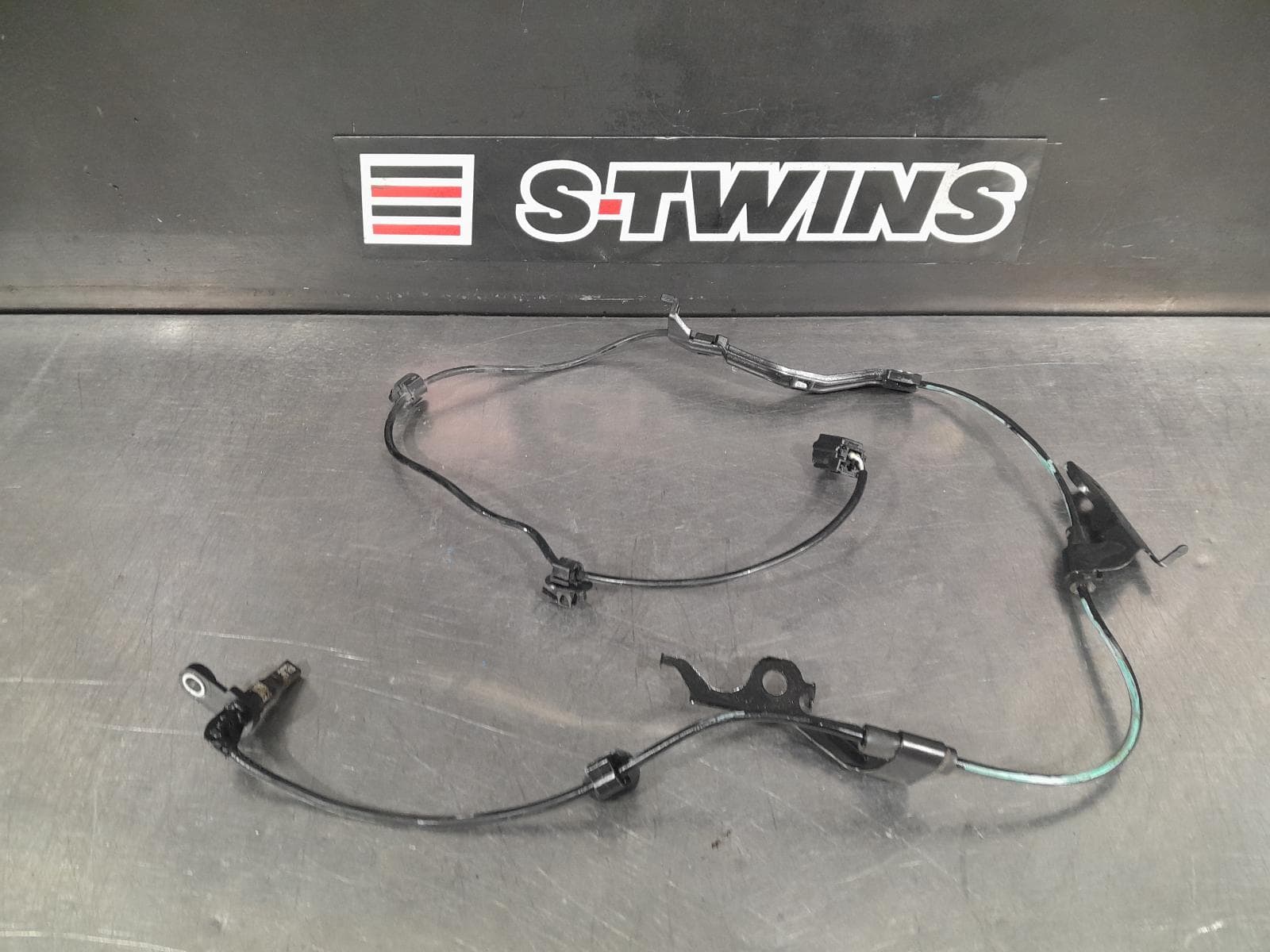 Used auto part listing image: 2022 TOYOTA COROLLA ABS SENSOR RH FRONT, E210, 07/18- 0000300022