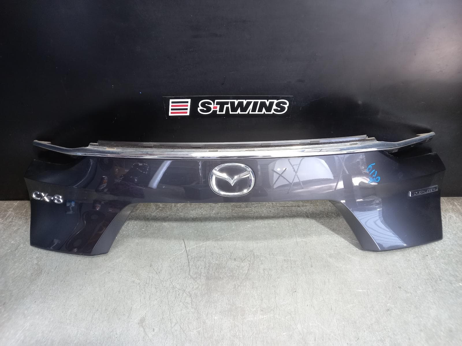Used auto part listing image: 2020 MAZDA CX8 REAR GARNISH TAILGATE GARNISH (UPPER), KG, 05/18- 0000300026