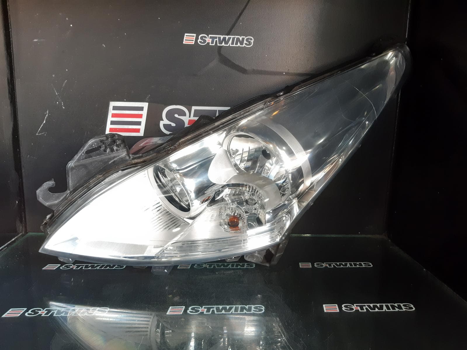 Used auto part listing image: 2012 PEUGEOT 3008 LEFT HEADLAMP T8, HALOGEN TYPE, EARLY TYPE, 05/10-07/14 0000301039