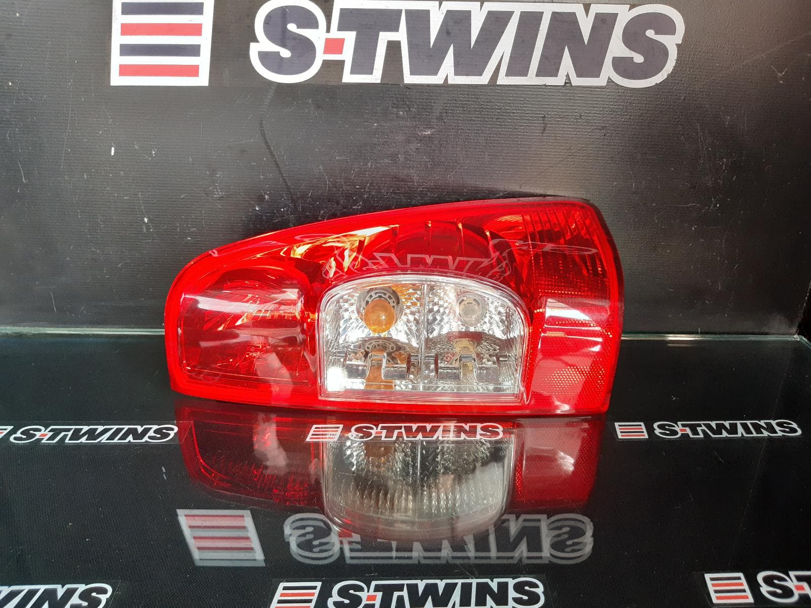 Used auto part listing image: 2008 HOLDEN RODEO RIGHT TAILLIGHT RA, UTE-WELL BACK, LT TYPE, 10/06-07/08 0000155520