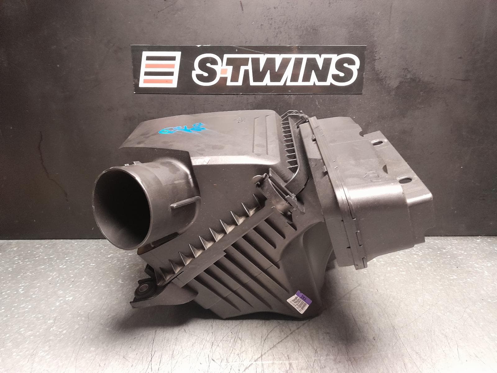 Used auto part listing image: 2024 HYUNDAI I30 AIR CLEANER BOX AIR CLEANER, CN7, 1.6, PETROL, SEDAN (S.KOREA VIN KMHL), 08/20- 0000353045