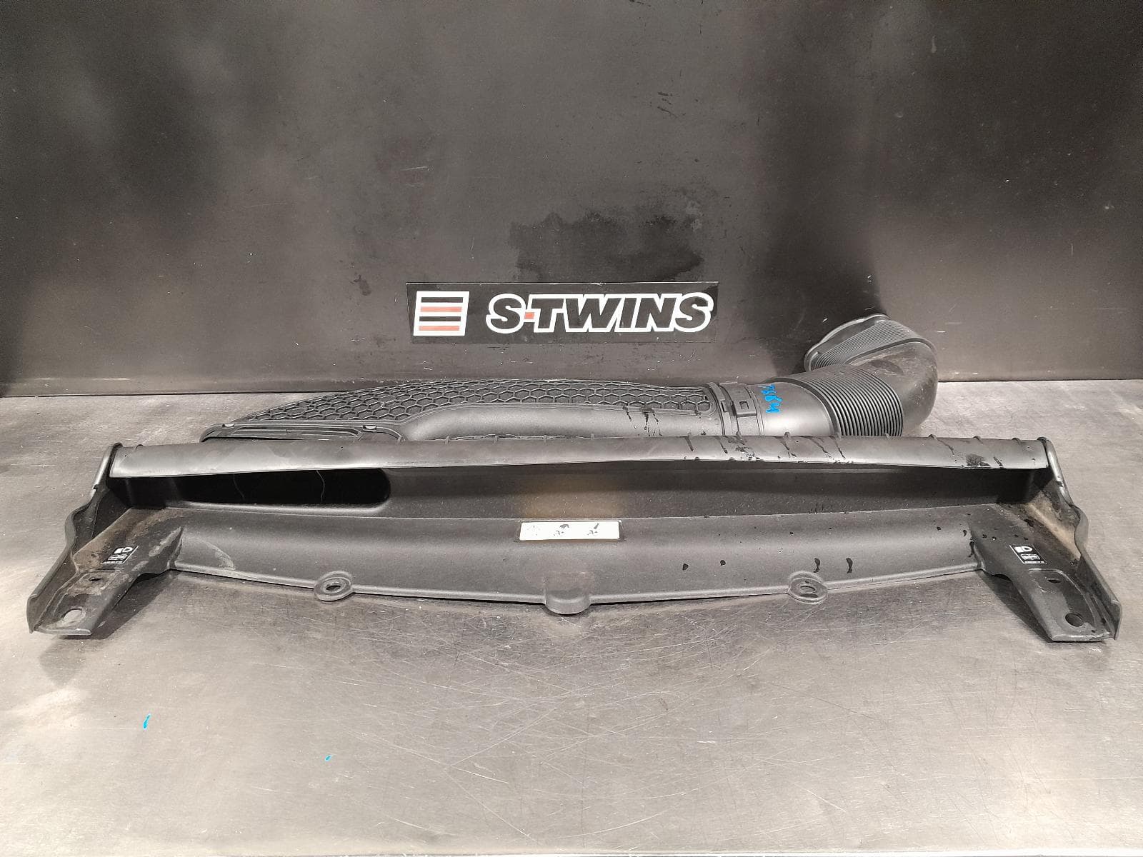 Used auto part listing image: 2019 MERCEDES GLC CLASS AIR CLEANER BOX AIR CLEANER, X253/C253, 2.0, PETROL, 274.920 CODE, 09/15-07/19 0000302617