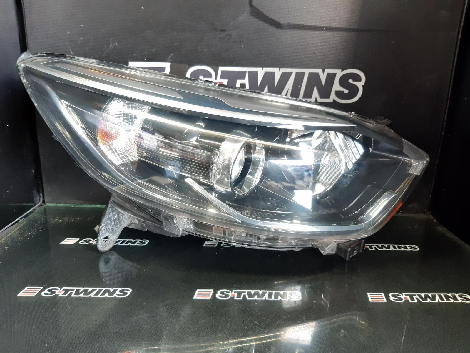 Used auto part listing image: 2015 RENAULT CAPTUR RIGHT HEADLAMP J87, LED TYPE, DAYTIME RUNNING LAMP, NON AUTO LEVELING TYPE, 08/14-12/20 0000307318