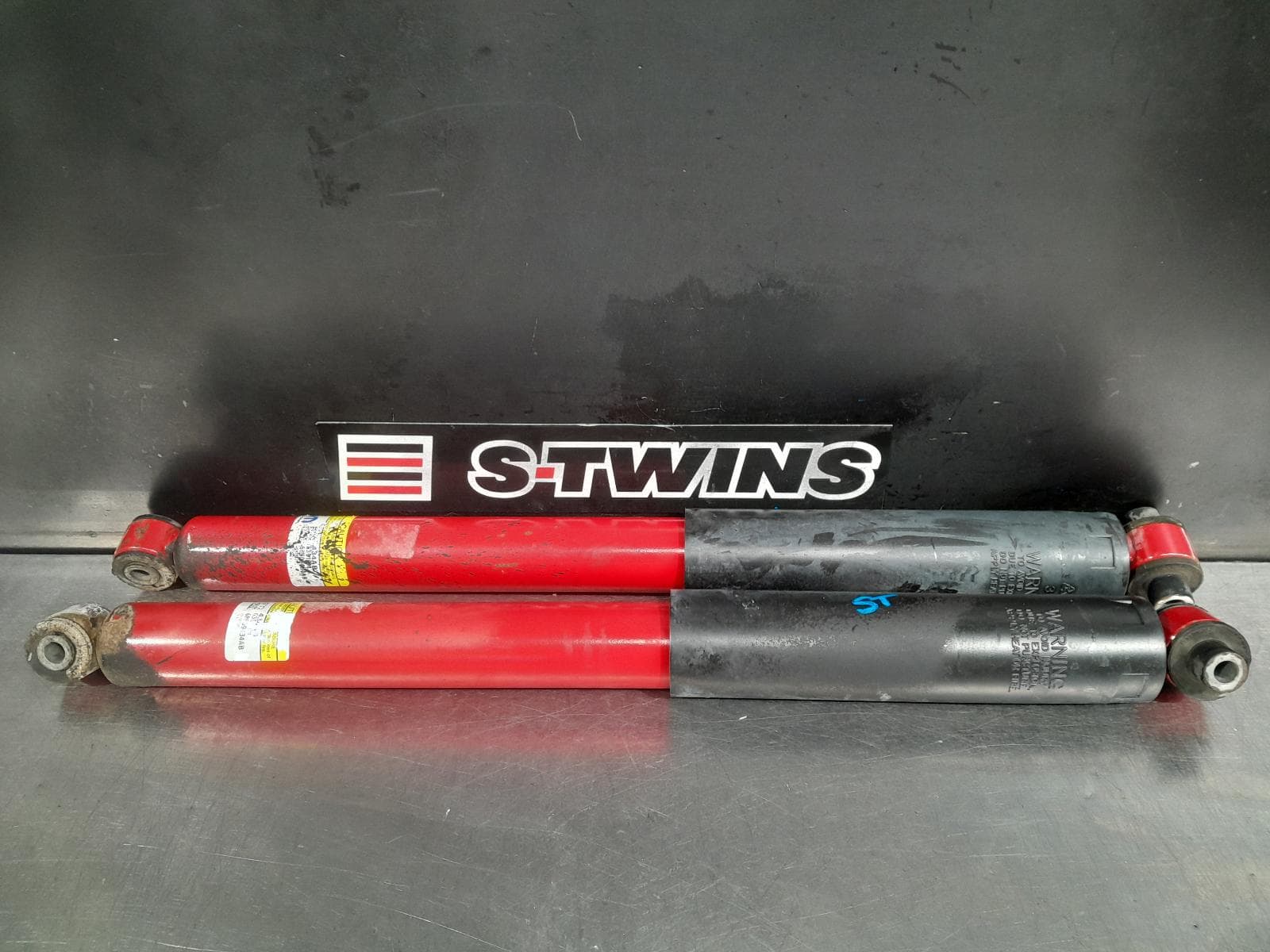 Used auto part listing image: 2021 JEEP WRANGLER SHOCK ABSORBER JL, 08/18- 0000303132