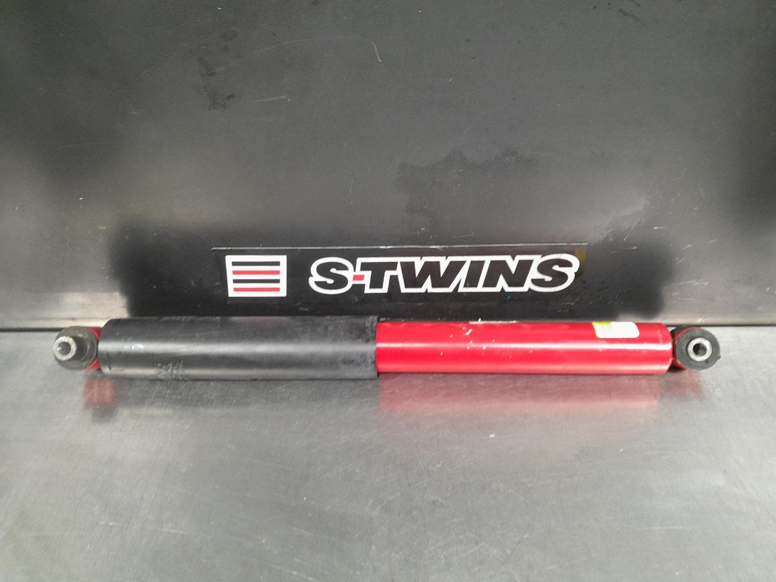 Used auto part listing image: 2021 JEEP WRANGLER SHOCK ABSORBER JL, 08/18- 0000303163