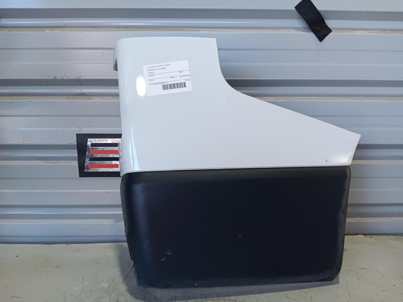 Used auto part listing image: 2021 RENAULT TRAFIC REAR BUMPER BUMPER BAR (RH SIDE), COLOUR CODED, X82, 01/15- 0000356910
