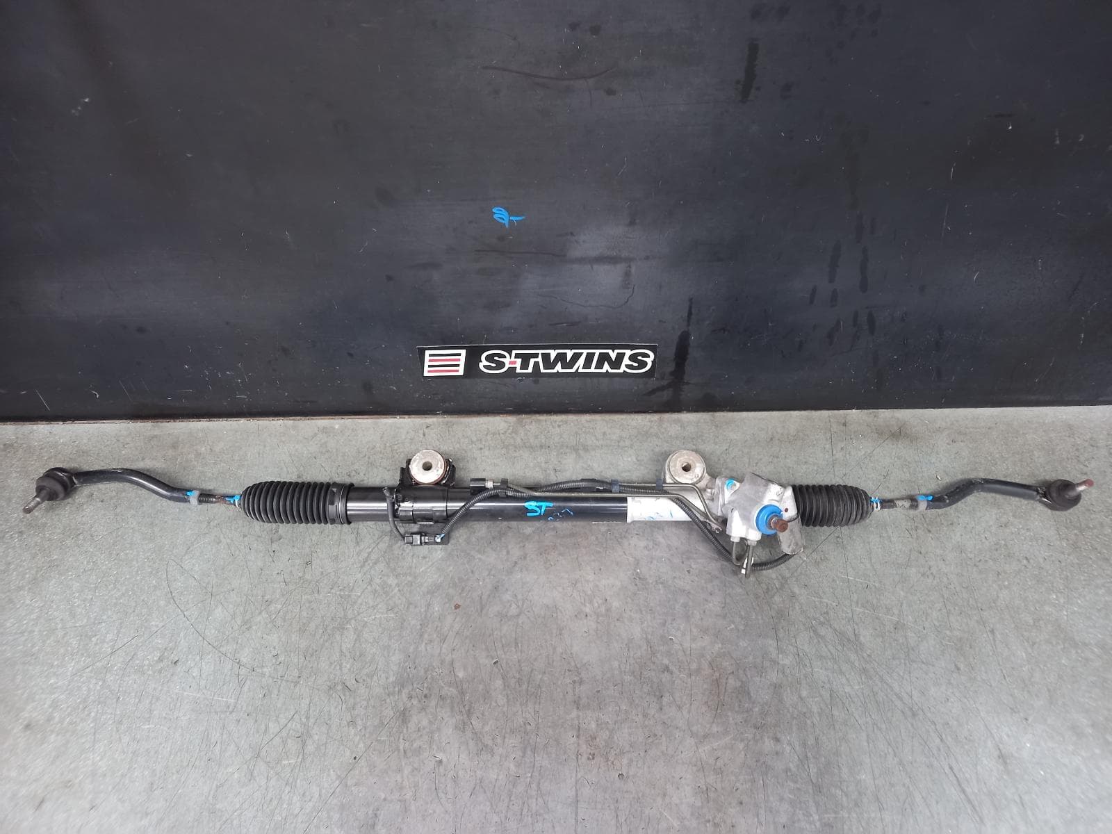Used auto part listing image: 2013 INFINITI QX70 STEERING BOX RACK S51, 10/13-12/19 0000365327