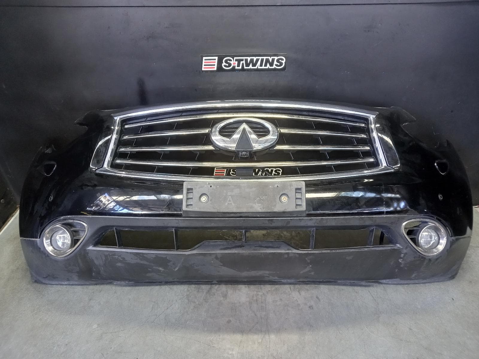 Used auto part listing image: 2013 INFINITI QX70 FRONT BUMPER BUMPER BAR, DIESEL, 3.0, W/ TWO PARKING SENSOR HOLES, S51, 10/13-12/19 0000338896