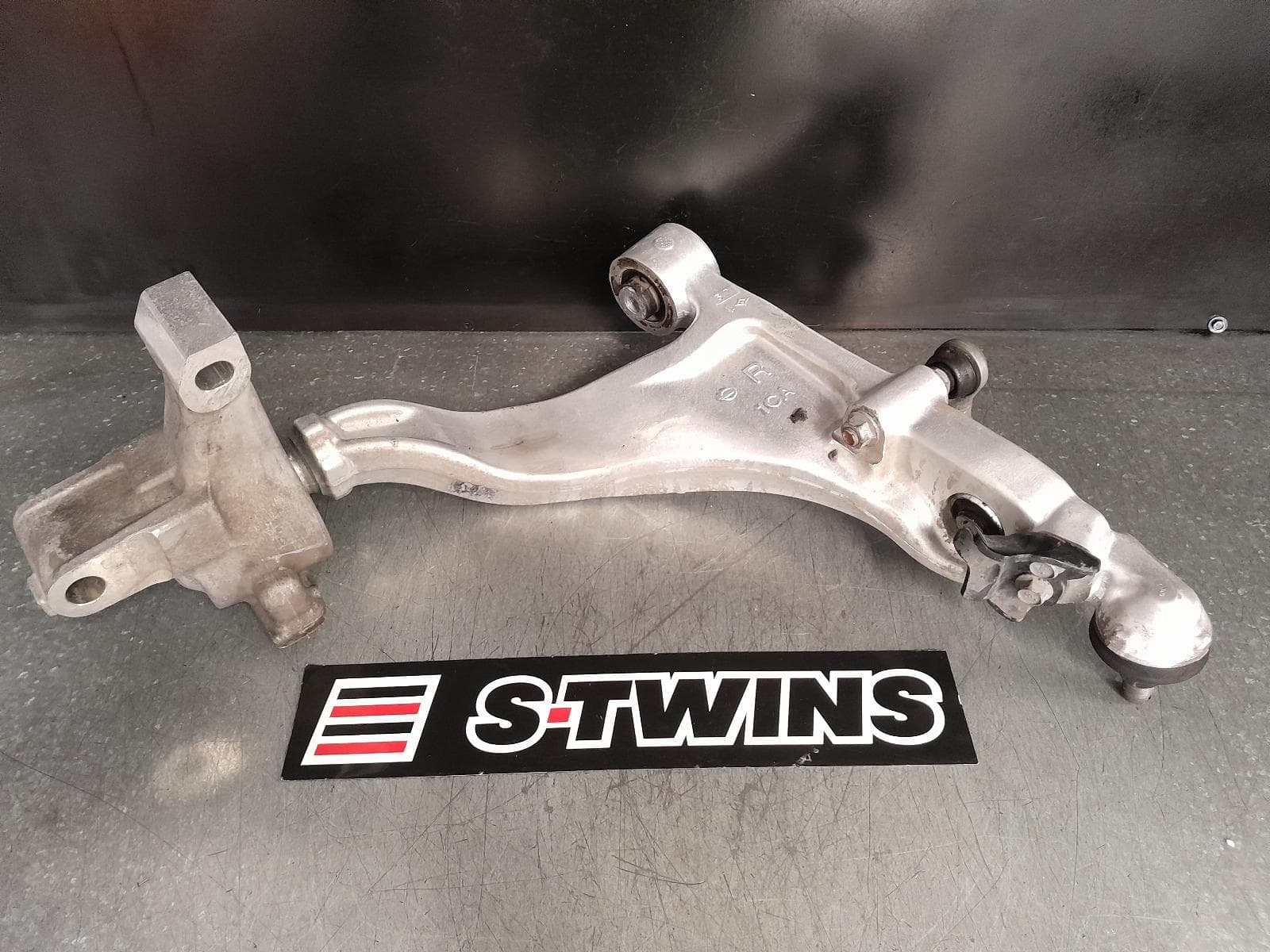Used auto part listing image: 2013 INFINITI QX70 RIGHT FRONT LOWER CONTROL ARM S51, 10/13-12/19 0000365328