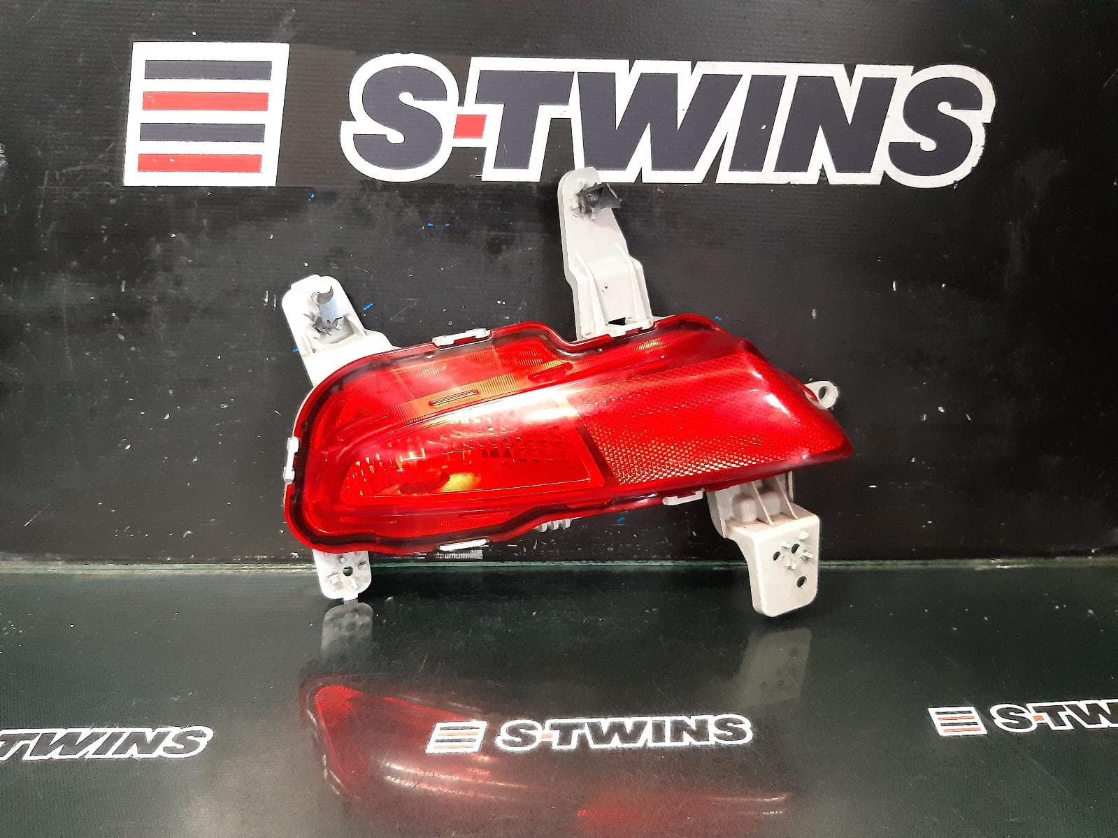 Used auto part listing image: 2018 HYUNDAI I30 LEFT TAILLIGHT IN BUMPER REFLECTOR, W/ FOGLAMP, PD, HATCH (CZECH VIN TMAH), N, 03/17-02/21 0000308253