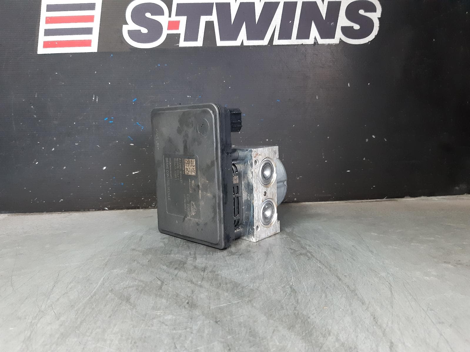 Used auto part listing image: 2019 JAGUAR E PACE ABS PUMP MODULATOR X540, 11/17-12/24 0000308468