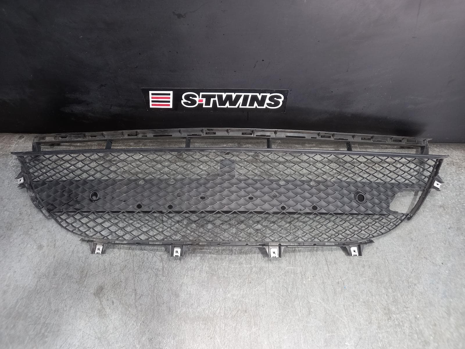Used auto part listing image: 2017 MERCEDES GLS CLASS GRILLE X166, 01/16-07/19 0000308758