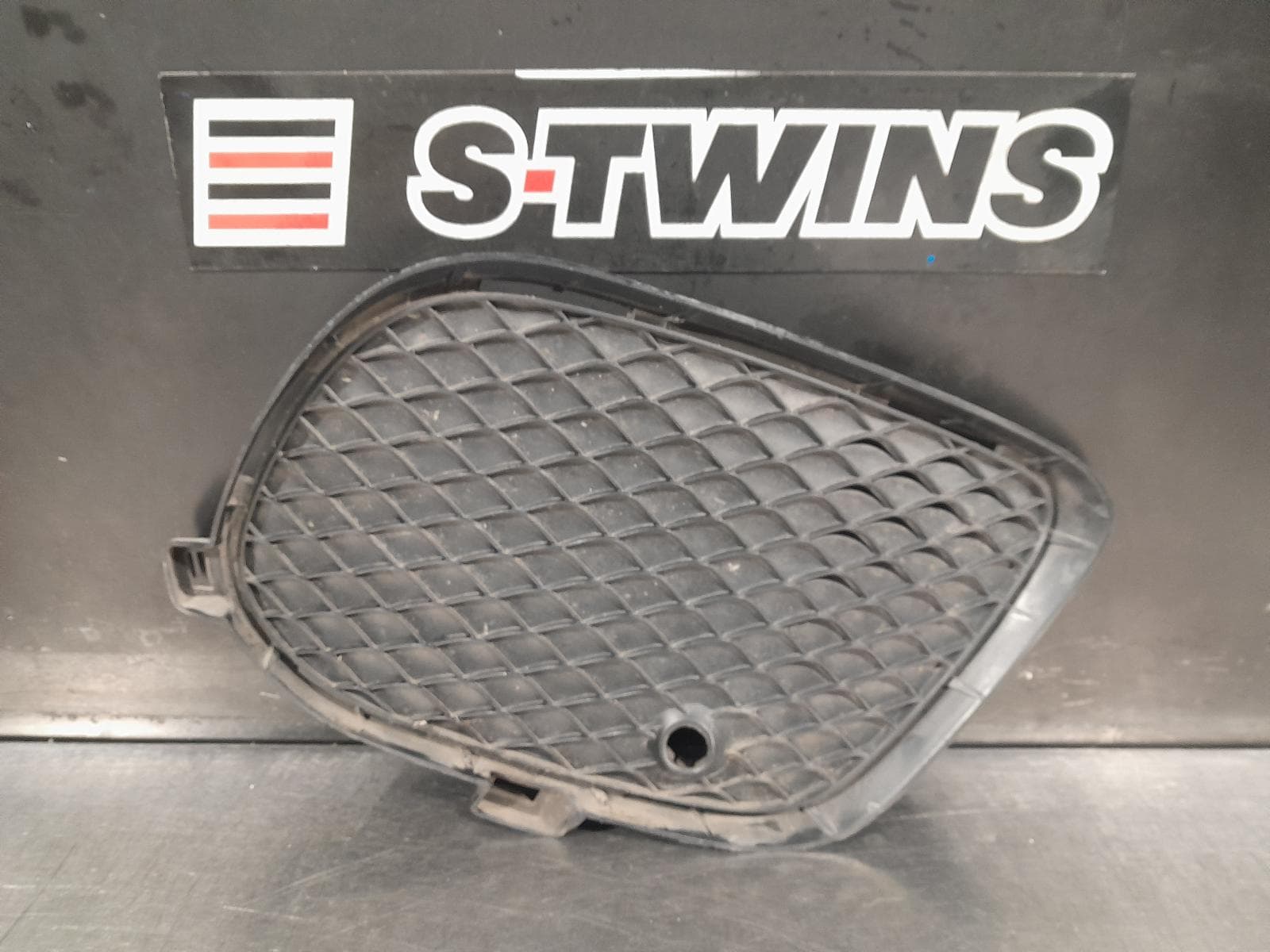 Used auto part listing image: 2017 MERCEDES GLS CLASS GRILLE X166, 01/16-07/19 0000308821