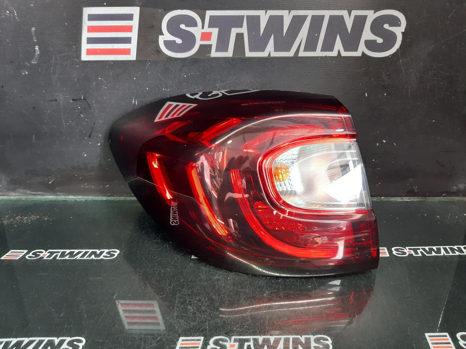 Used auto part listing image: 2017 RENAULT CAPTUR LEFT TAILLIGHT J87, IN BODY, LED TYPE, W/ DARK TINT TYPE, 06/17-12/20 0000313762
