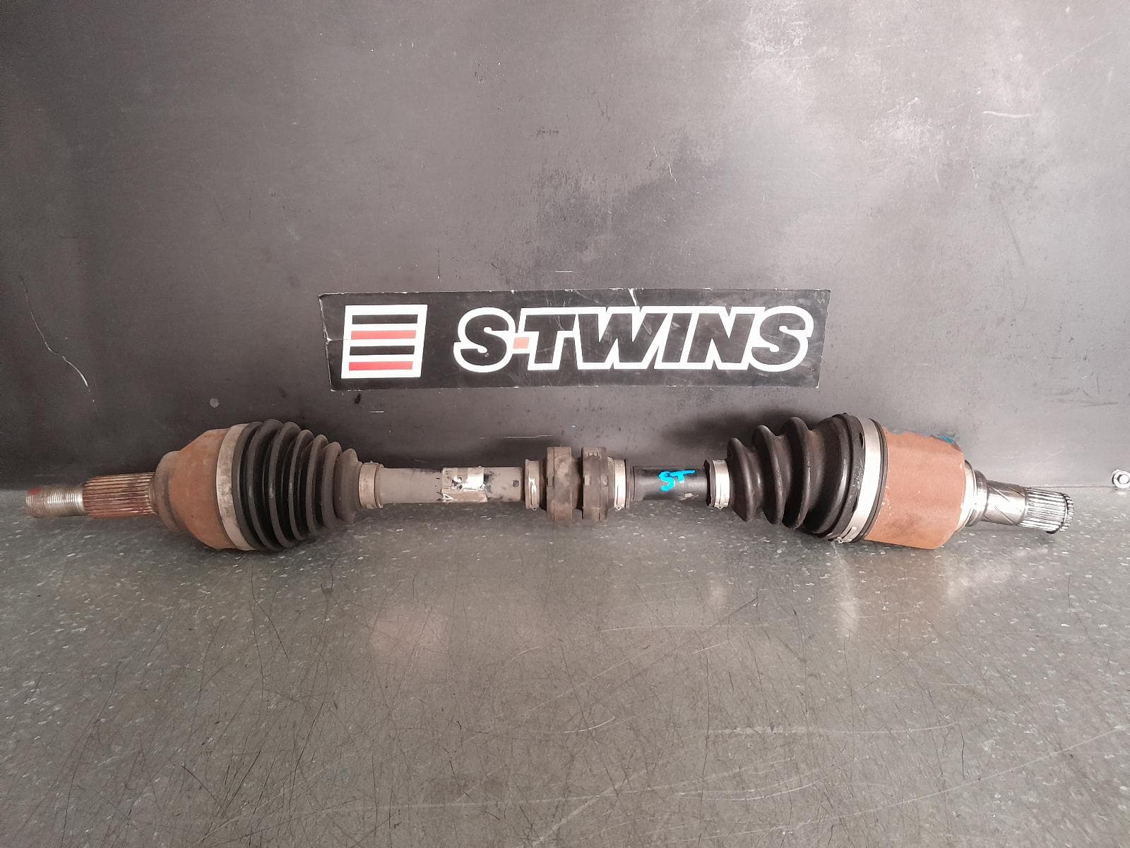 Used auto part listing image: 2013 NISSAN PULSAR LEFT DRIVESHAFT AUTO T/M, 1.6, C12, 05/13-12/16 0000332788