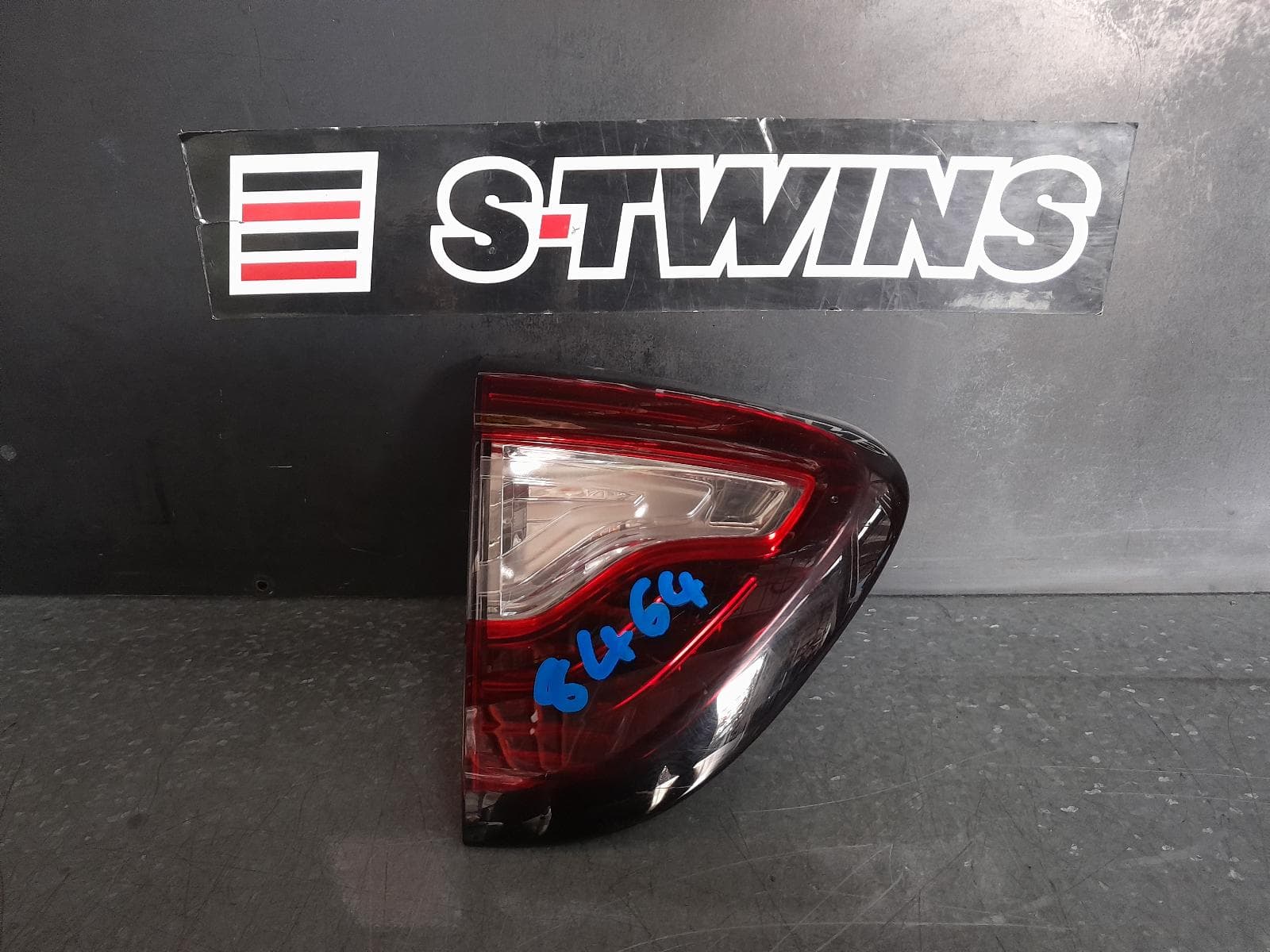 Used auto part listing image: 2018 RENAULT CAPTUR REAR GARNISH TAILGATE LAMP (LH SIDE), J87, W/ DARK TINT TYPE, 06/17-12/20 0000331203