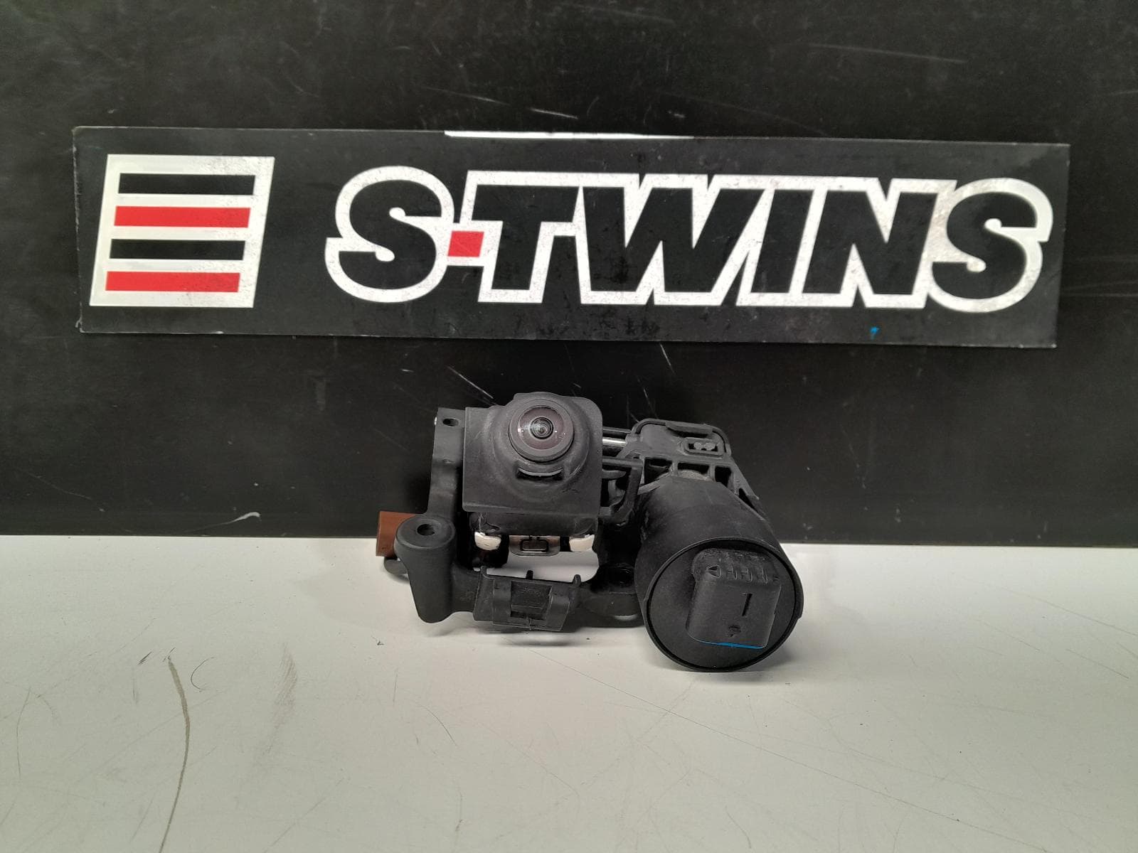 Used auto part listing image: 2015 MERCEDES S CLASS REVERSE CAMERA W222, FRONT CAMERA (GRILLE MOUNTED), 11/13-11/20 0000311910