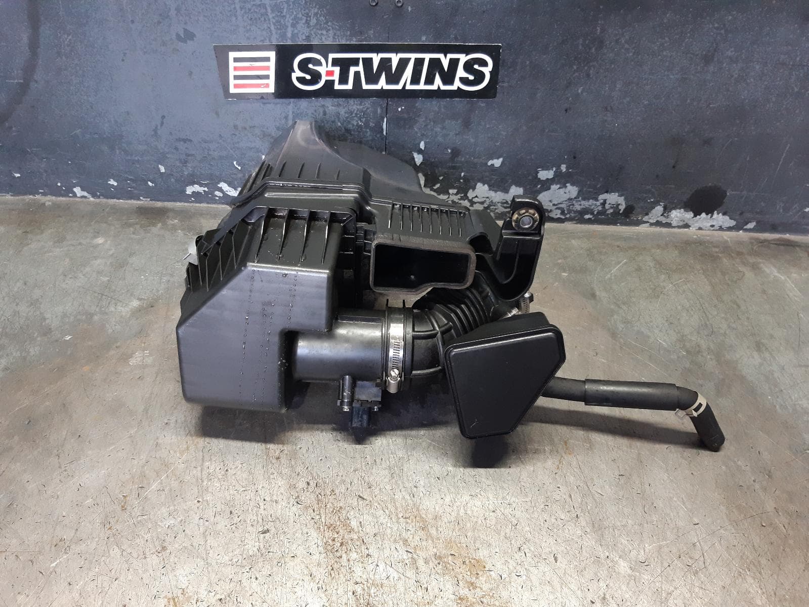 Used auto part listing image: 2023 NISSAN XTRAIL AIR CLEANER BOX AIR CLEANER, 2.5, PETROL, PR25D, T33, 08/22- 0000314448