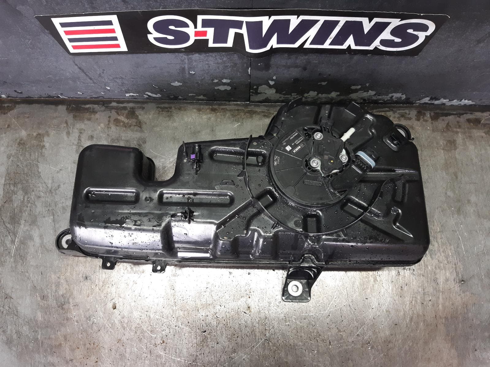 Used auto part listing image: 2020 LAND ROVER RANGE ROVER EVOQUE ADBLUE TANK L551, 02/19- 0000312622