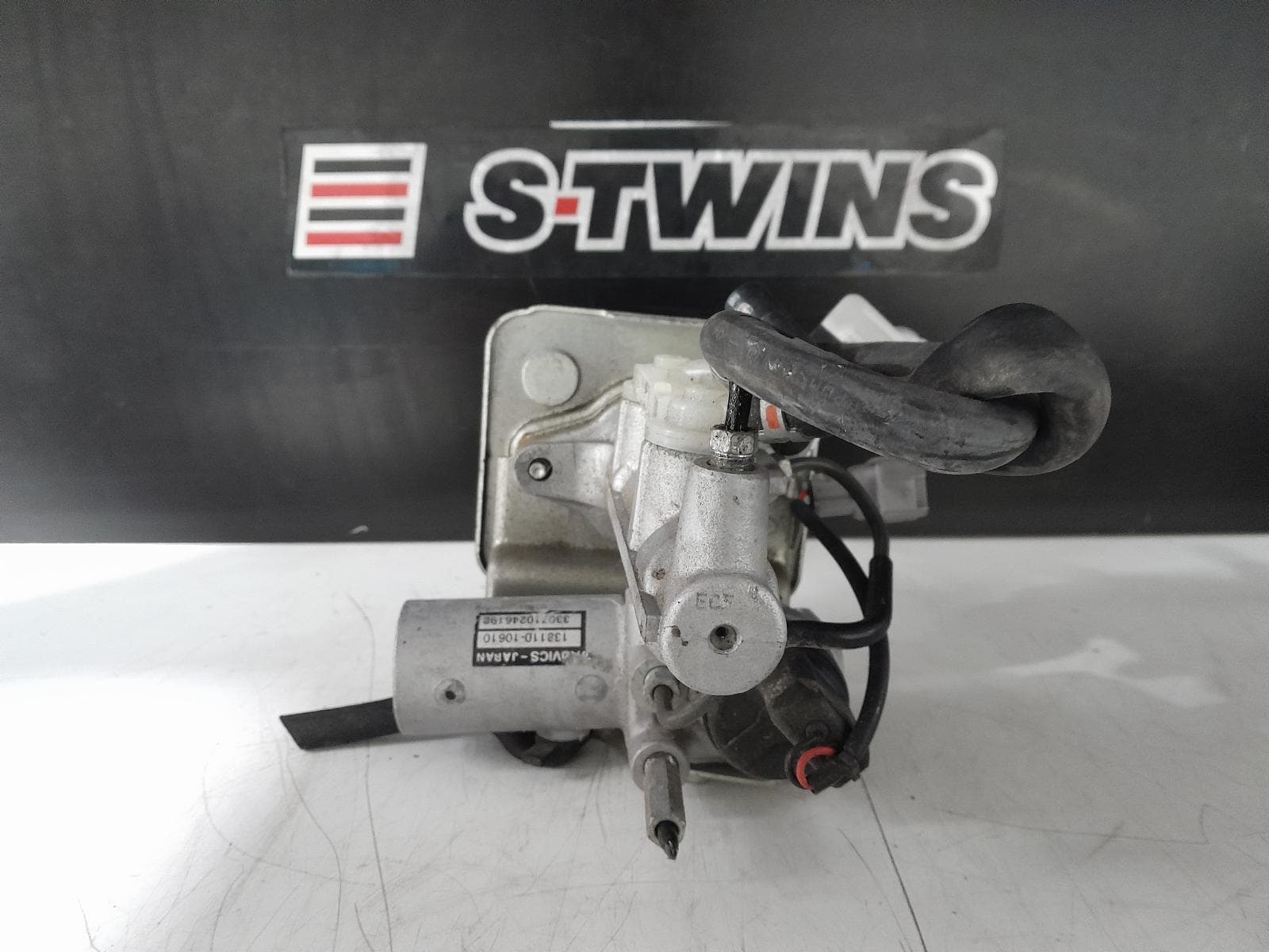 Used auto part listing image: 2013 TOYOTA CAMRY ABS PUMP MODULATOR AVV50, BRAKE BOOSTER PUMP, HYBRID (LH SIDE), 03/12-10/17 0000312881