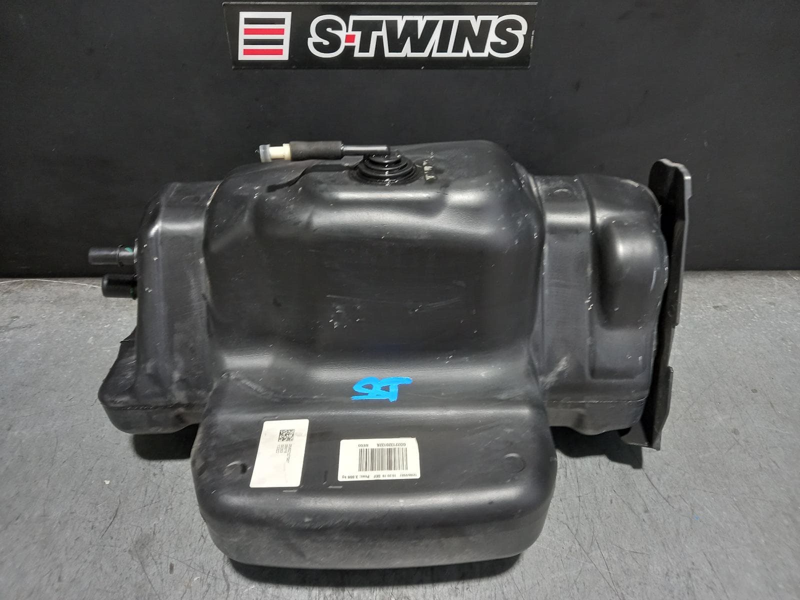 Used auto part listing image: 2022 IVECO DAILY ADBLUE TANK 6TH GEN, 01/15- 0000312925