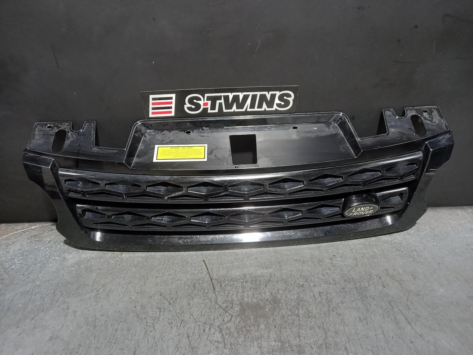 Used auto part listing image: 2014 LAND ROVER RANGEROVER SPORT GRILLE L494, SVR TYPE, RADIATOR GRILLE, 06/13-10/17 0000313106