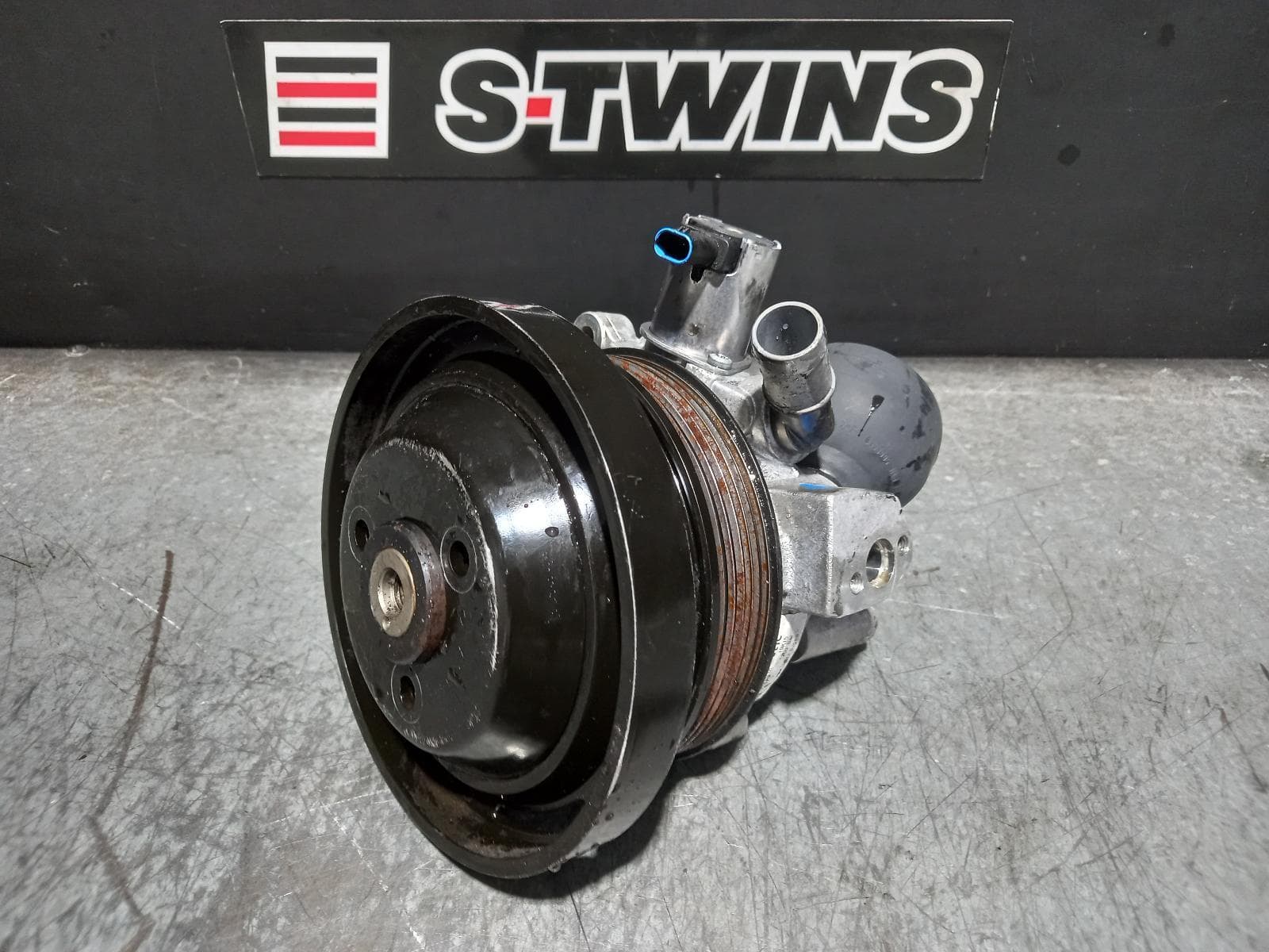 Used auto part listing image: 2016 MERCEDES GLE CLASS STEERING PUMP C292/W166 06/15-04/19 0000313689