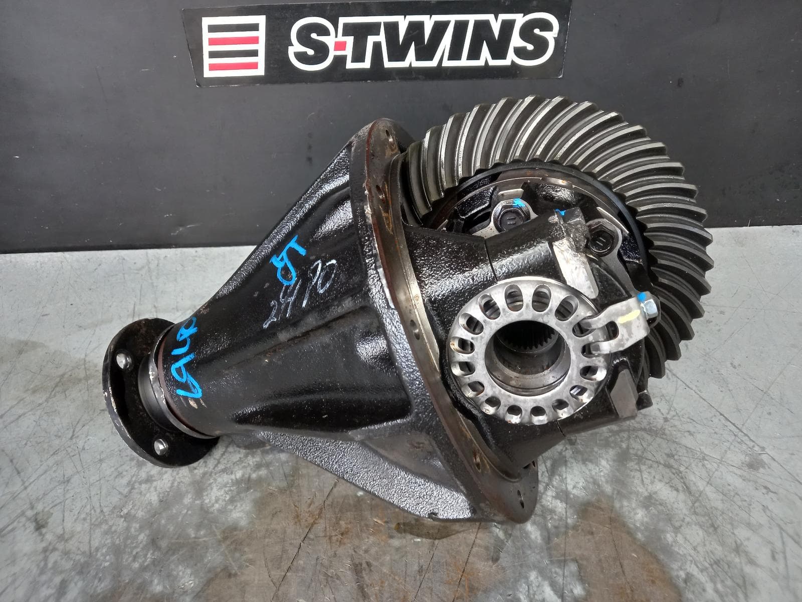 Used auto part listing image: 2020 TOYOTA LANDCRUISER DIFFERENTIAL CENTRE 200 SERIES, REAR, 3.9 RATIO (A01A CODE), NON LSD TYPE, 11/07-03/21 0000314210