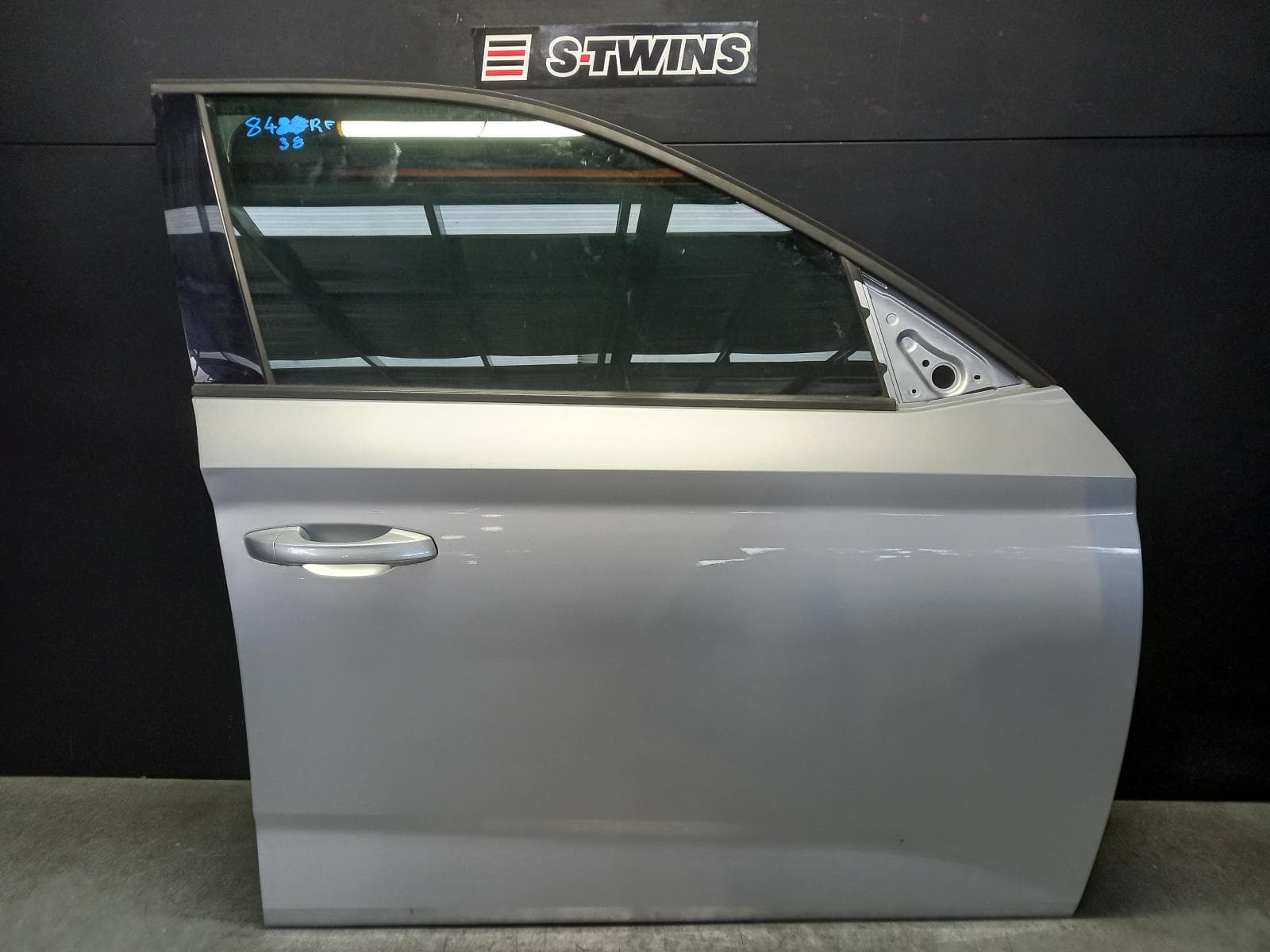 Used auto part listing image: 2021 SKODA SCALA RIGHT FRONT DOOR NW, 09/19- 0000349095