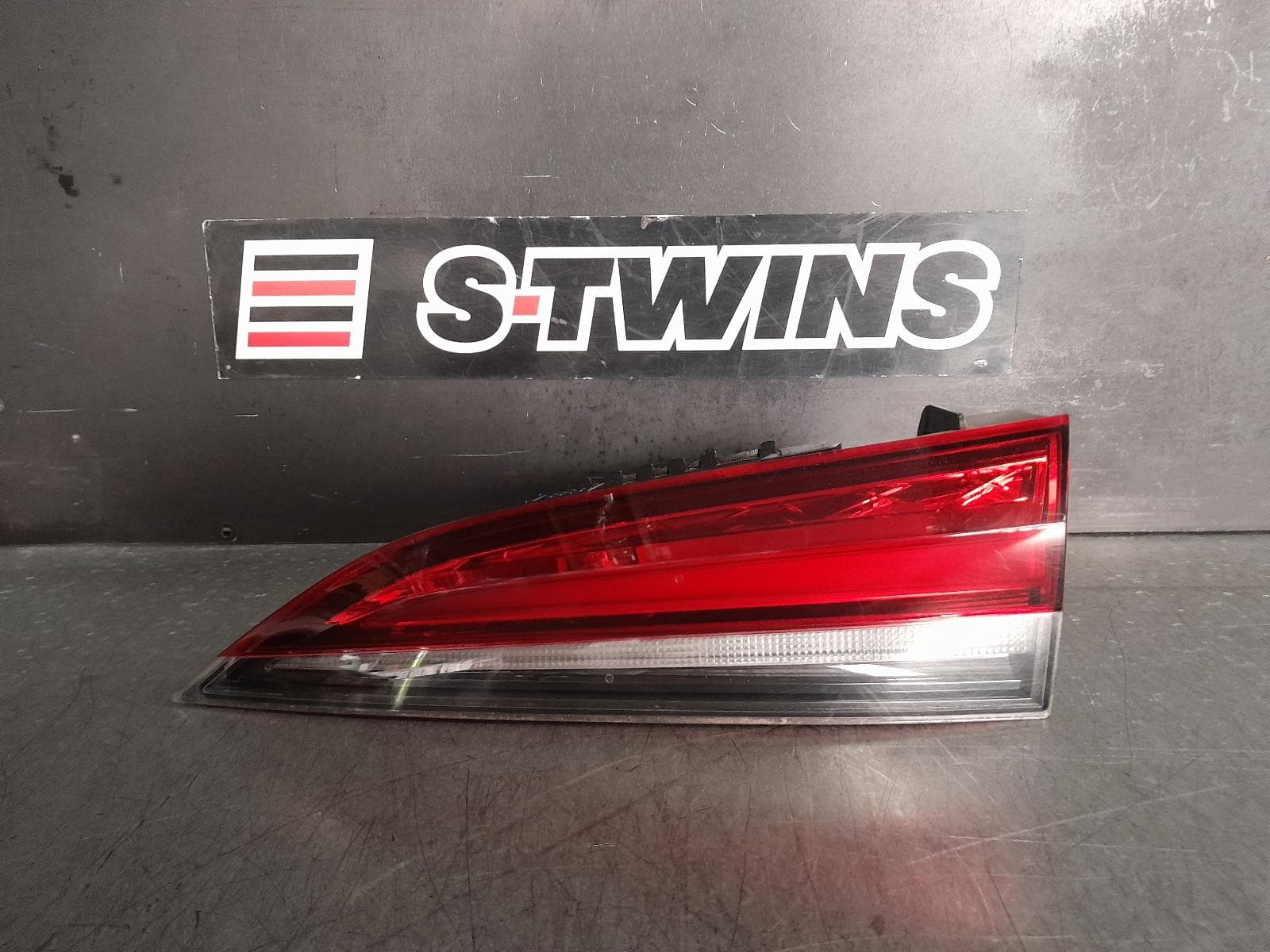 Used auto part listing image: 2021 SKODA SCALA REAR GARNISH TAILGATE LAMP (RH SIDE), NW, 05/20- 0000349102