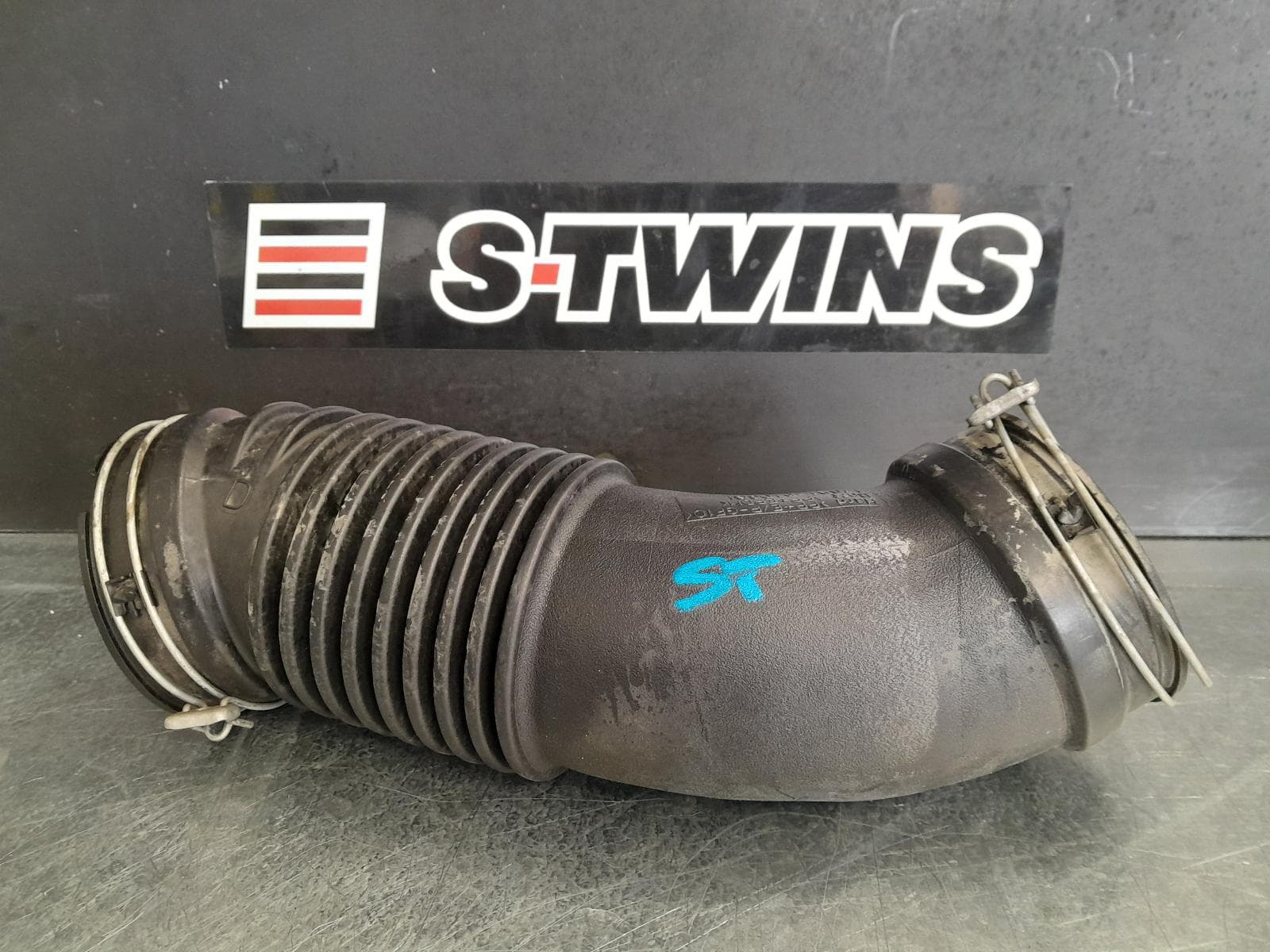Used auto part listing image: 2020 TOYOTA LANDCRUISER AIR CLEANER BOX 200 SERIES, AIR CLEANER, DIESEL, 11/07-03/21 0000314299