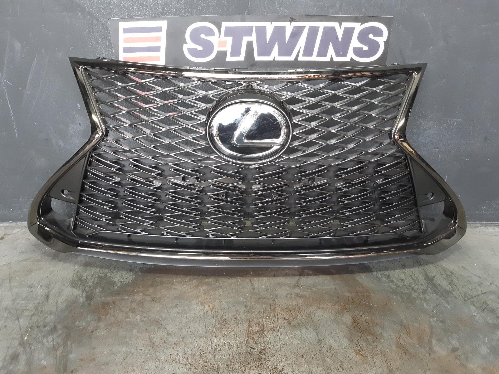 Used auto part listing image: 2017 LEXUS NX GRILLE RADIATOR GRILLE, AGZ/AYZ#, F SPORT, 09/17-12/21 0000256661