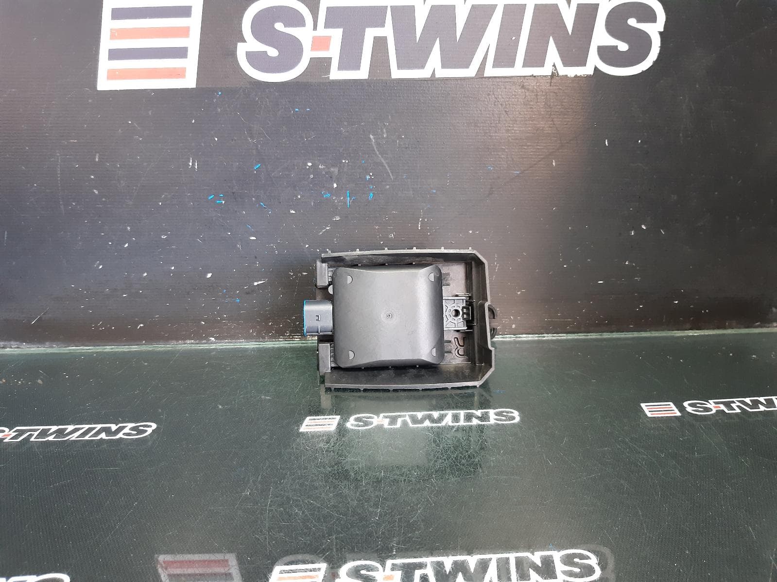 Used auto part listing image: 2020 SKODA KAROQ REVERSE CAMERA NU, BLIND SPOT MONITOR SENSOR (RH REAR BEHIND BUMPER), 04/18- 0000318637