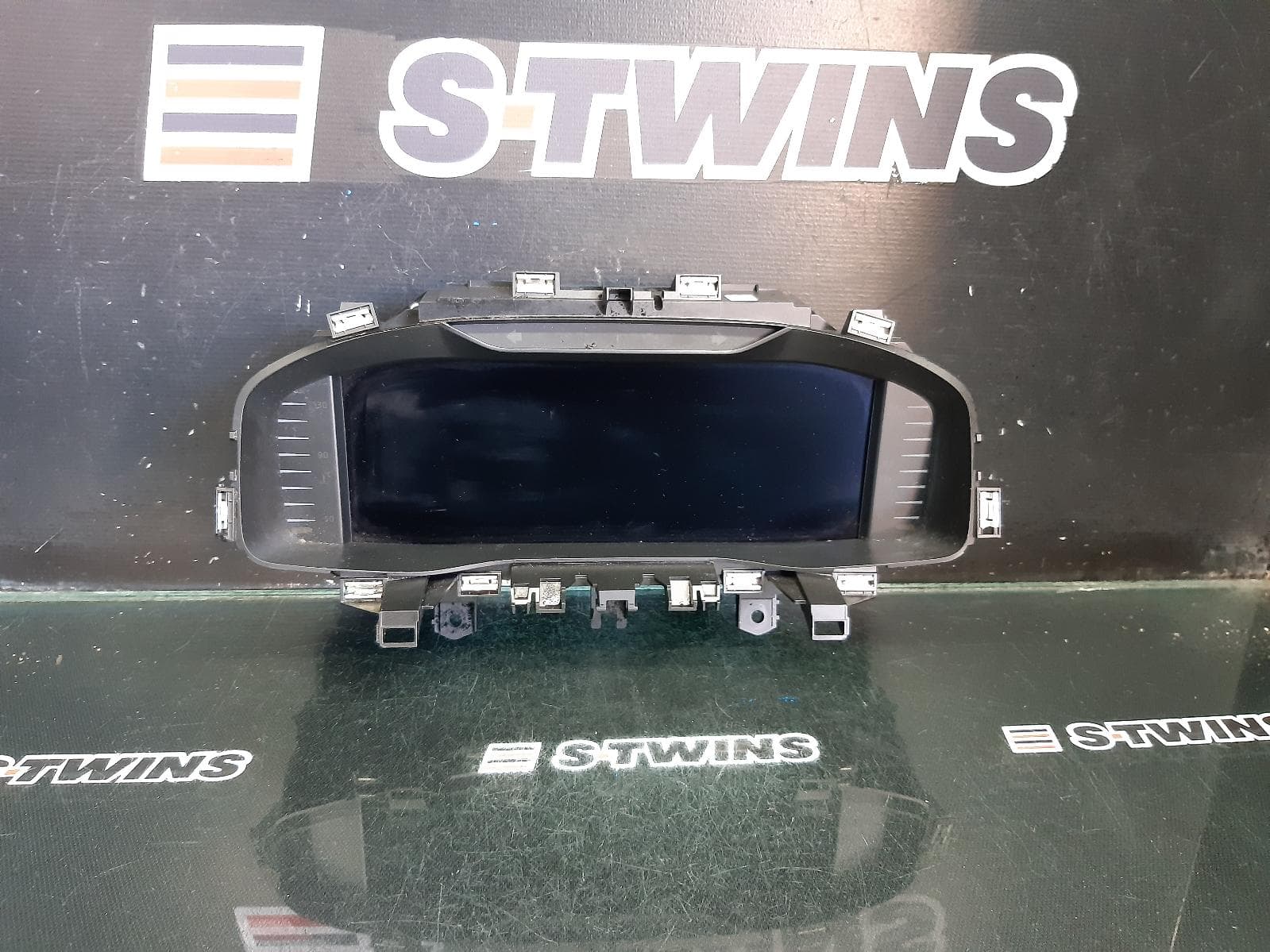 Used auto part listing image: 2020 SKODA KAROQ INSTRUMENTCLUSTER NU, 04/18- 0000318641