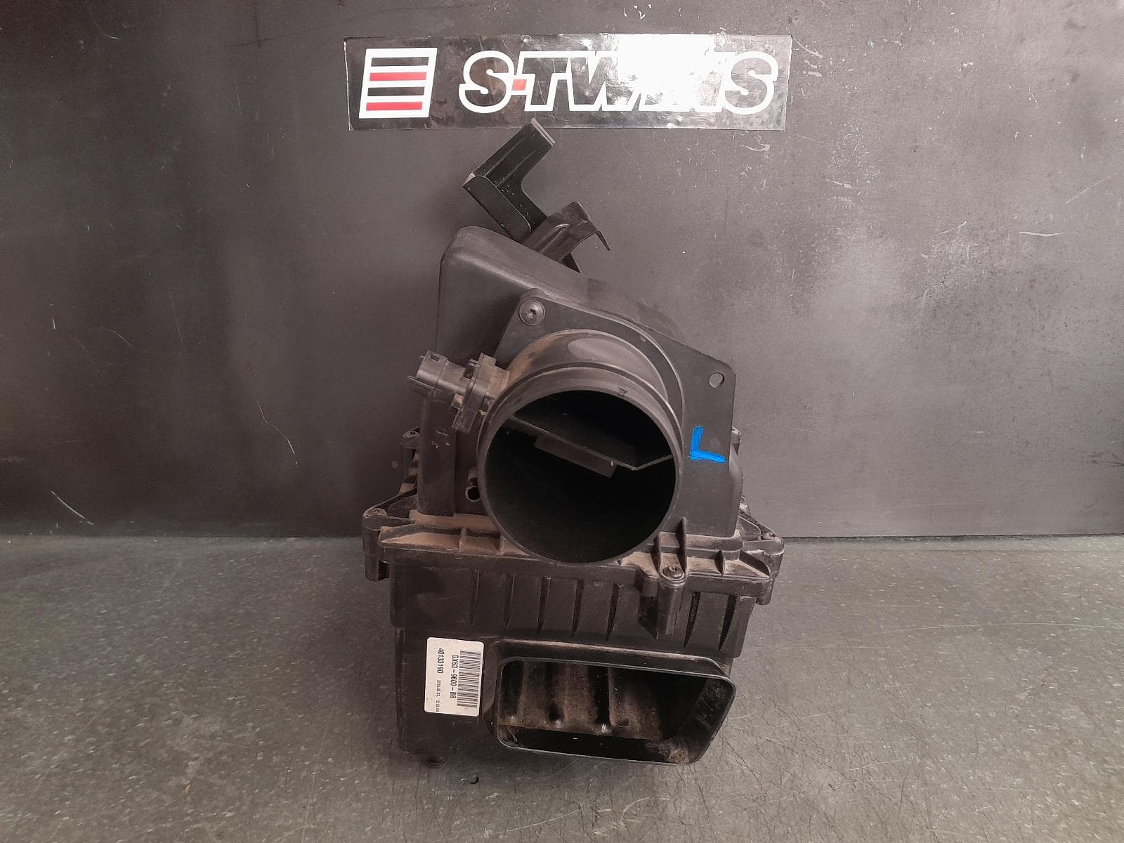 Used auto part listing image: 2016 JAGUAR F PACE AIR CLEANER BOX X761, AIR CLEANER (RH SIDE), DIESEL, 3.0, TWIN TURBO, 02/16-10/20 0000319781