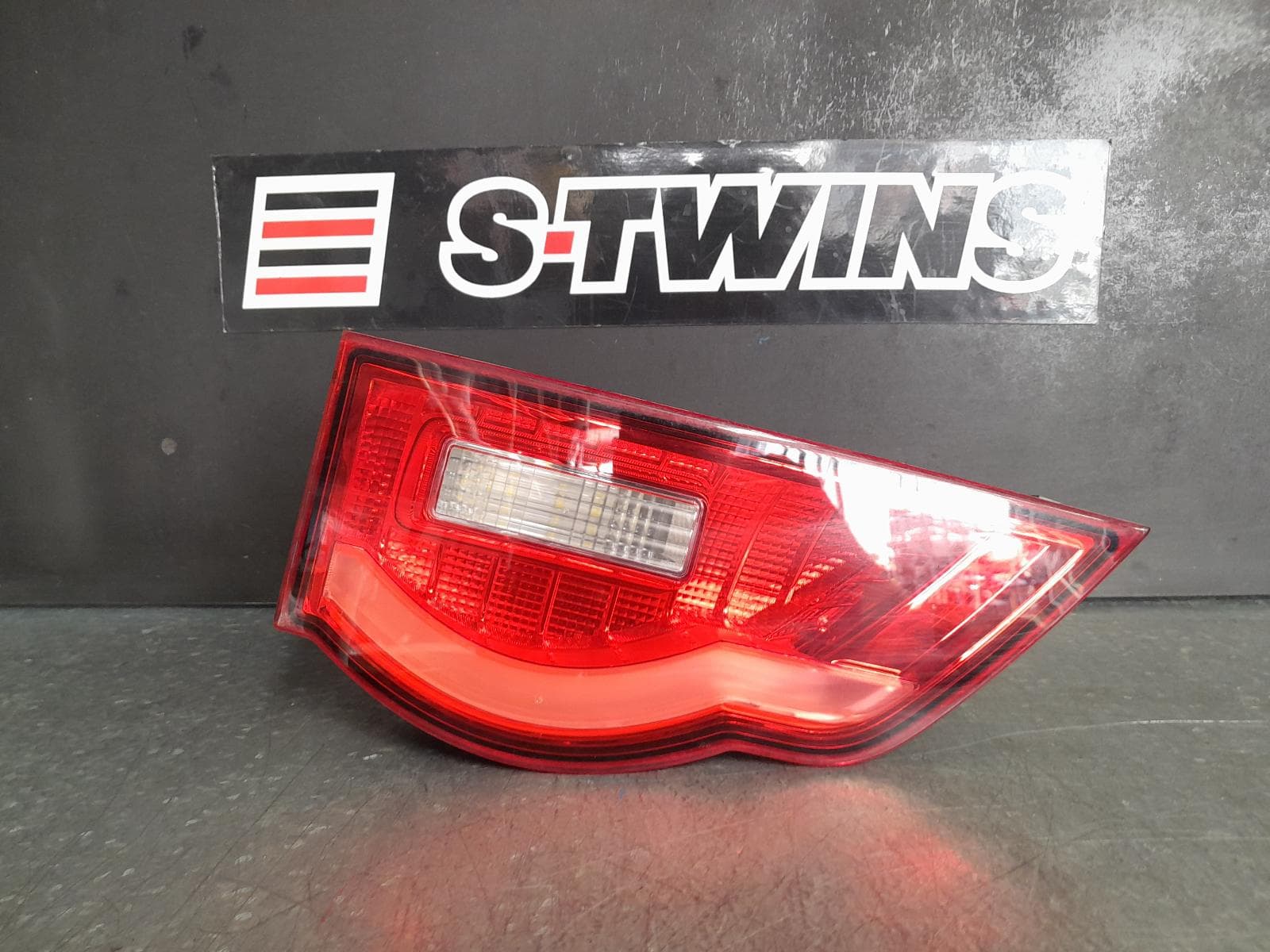 Used auto part listing image: 2016 JAGUAR F PACE REAR GARNISH TAILGATE LAMP (LH SIDE), X761, 02/16-10/20 0000319922