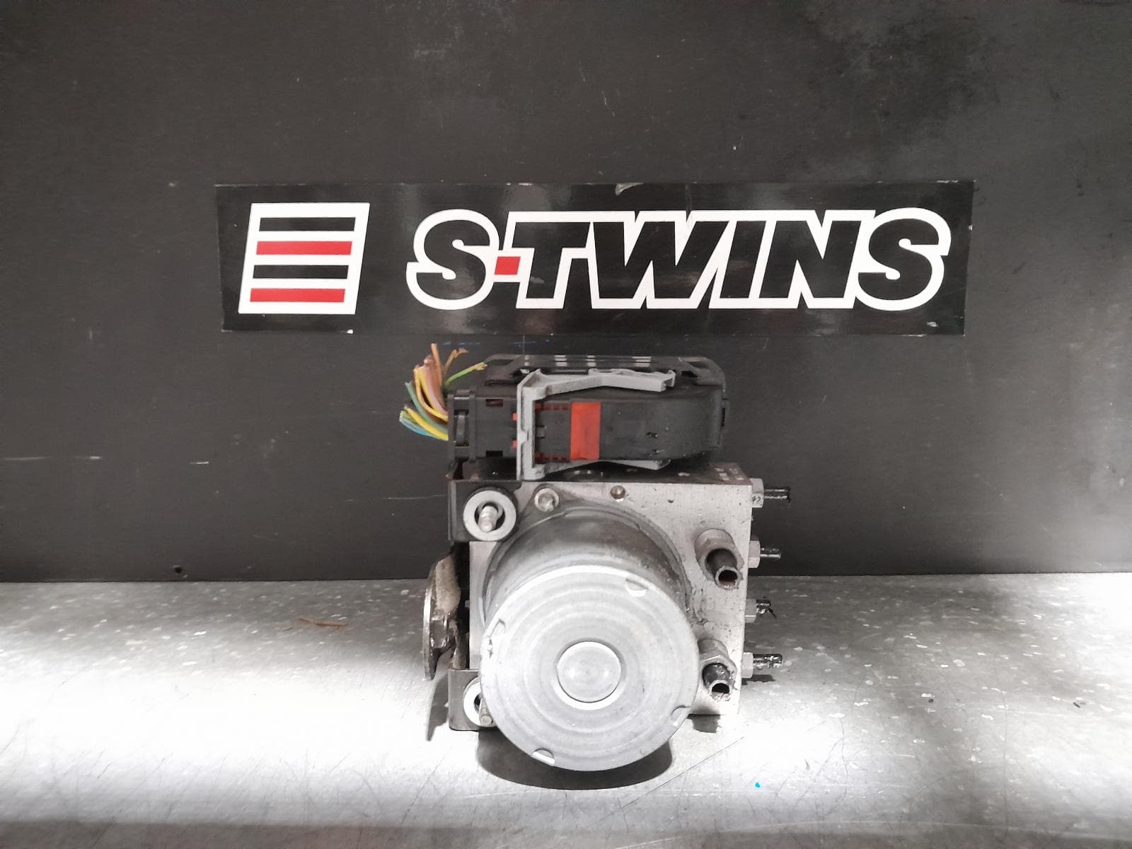 Used auto part listing image: 2016 JAGUAR XF ABS PUMP MODULATOR X260, 09/15-06/24 0000340547