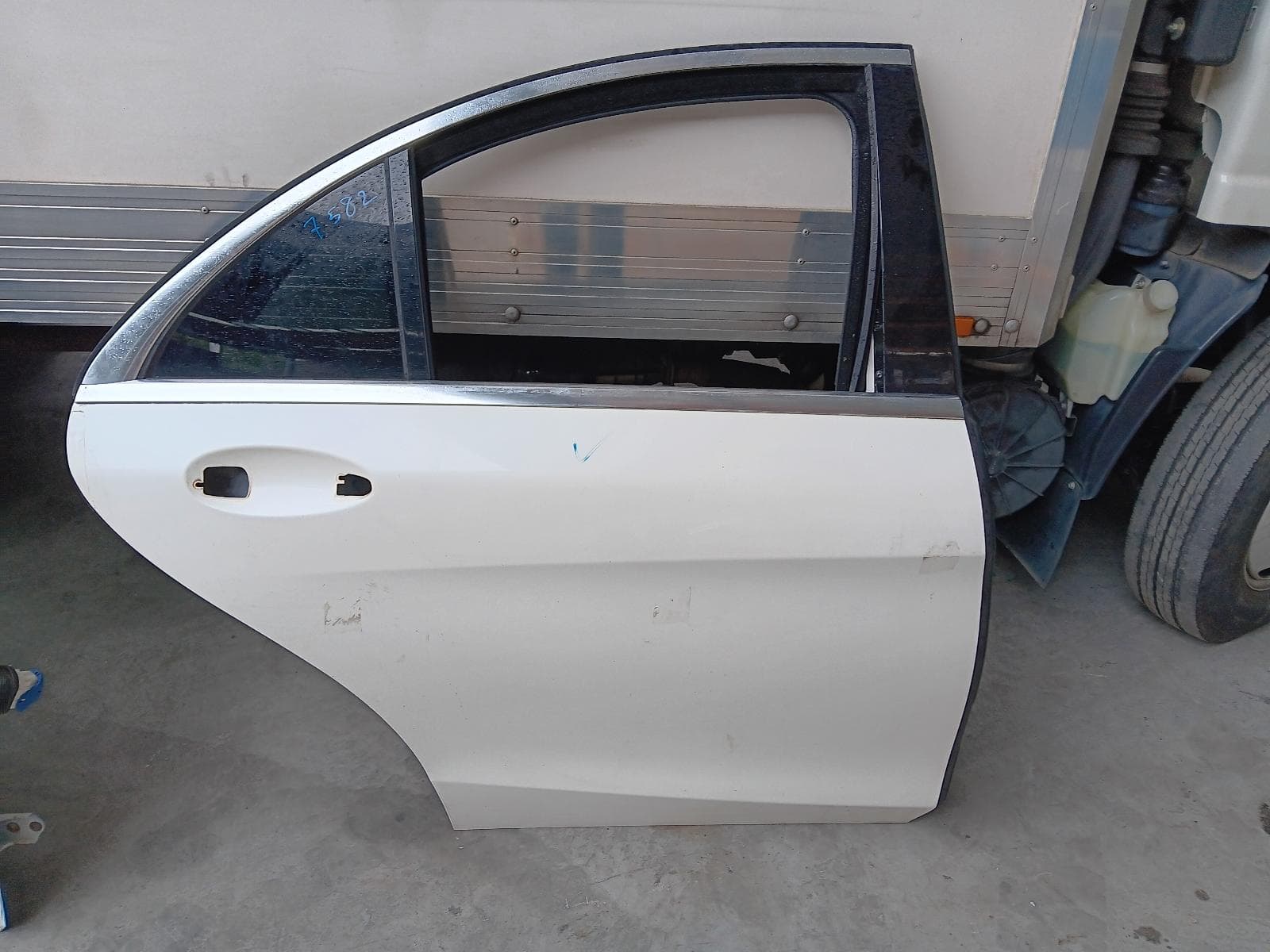 Used auto part listing image: 2015 MERCEDES S CLASS RIGHT REAR DOOR SLIDING W222, NON MAYBACH, SWB, 11/13-11/20 0000319438