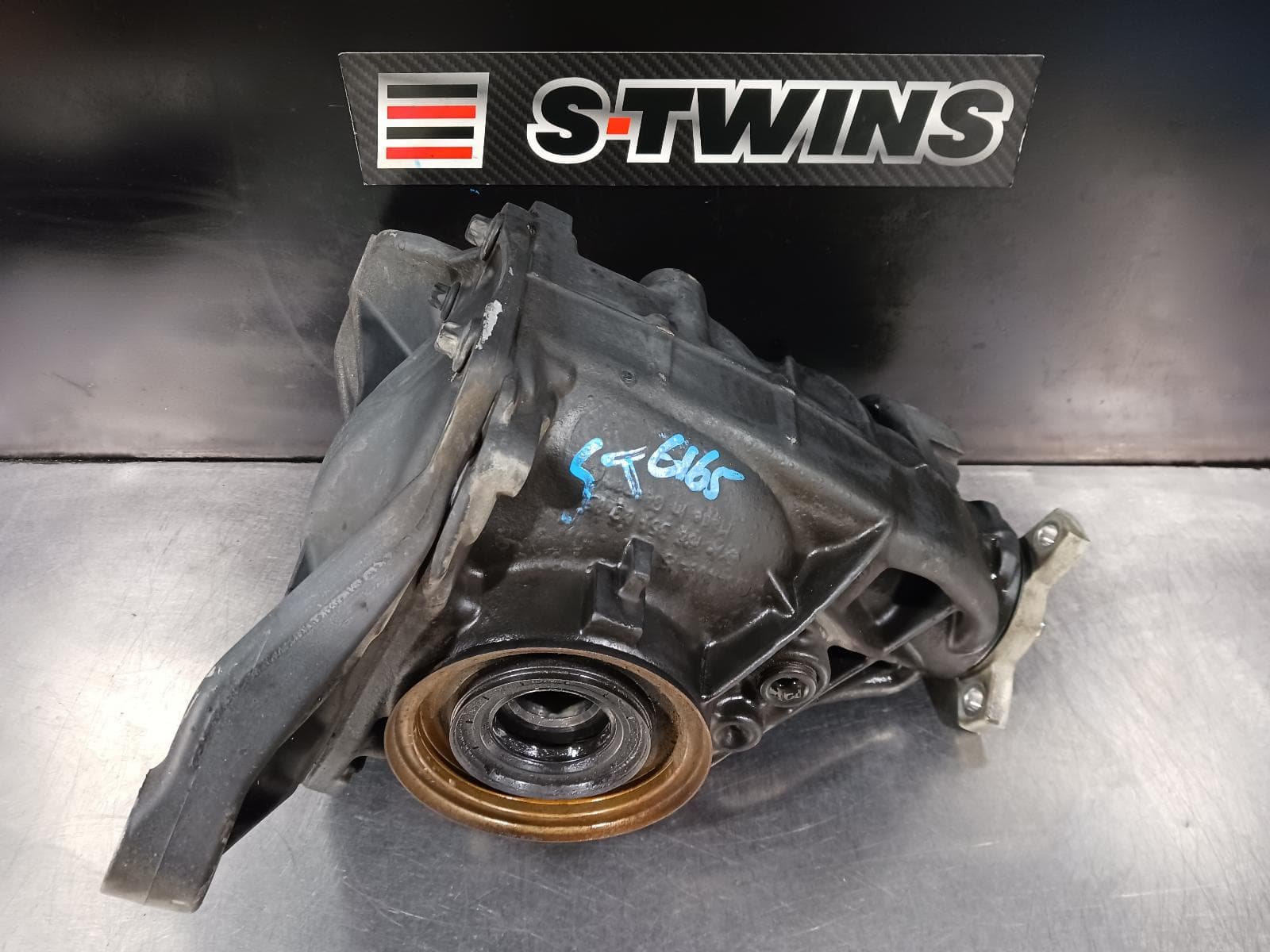 Used auto part listing image: 2016 MERCEDES GLS CLASS DIFFERENTIAL CENTRE REAR, X166, 01/16-07/19 0000227193