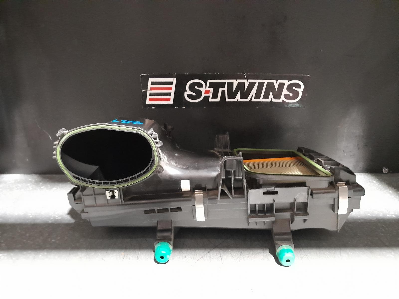 Used auto part listing image: 2017 MERCEDES E CLASS AIR CLEANER BOX AIR CLEANER, W213/S213/C238, 2.0, DIESEL, 05/16-08/20 0000337871