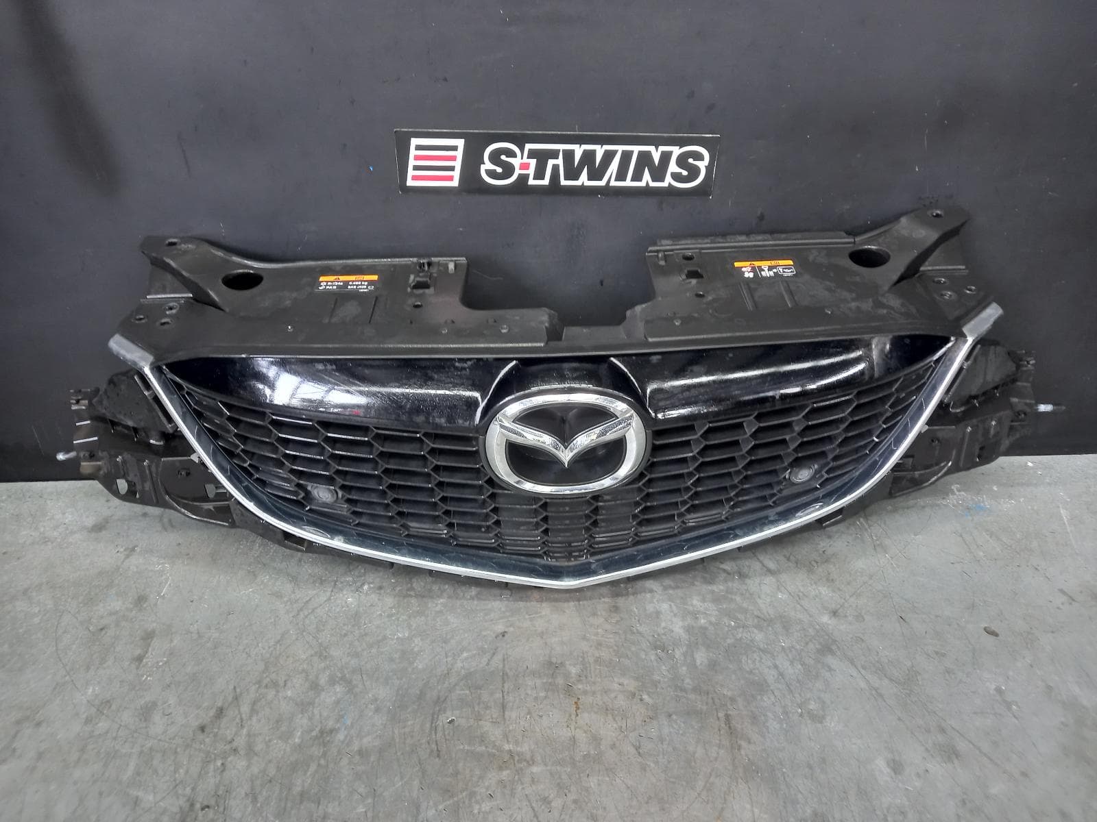 Used auto part listing image: 2013 MAZDA CX5 GRILLE RADIATOR GRILLE, KE, W/ PARK SENSOR TYPE, 02/12-12/14 0000323040