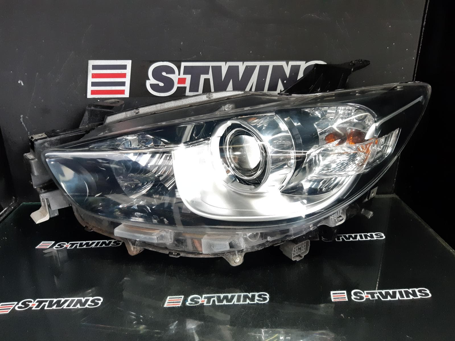 Used auto part listing image: 2013 MAZDA CX5 LEFT HEADLAMP KE, GT/AKERA, XENON TYPE, JAPAN IMPORT, K072, 02/12-12/15 0000323044