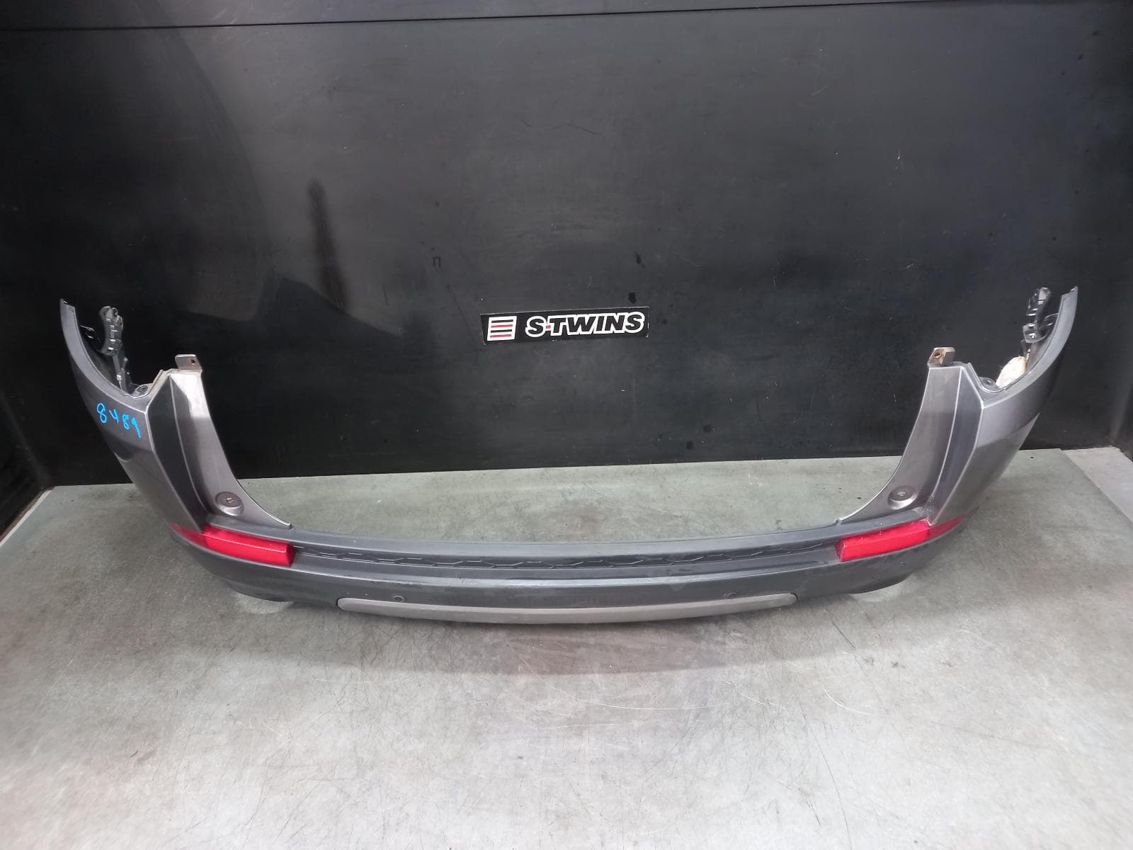 Used auto part listing image: 2017 LAND ROVER DISCOVERY SPORT REAR BUMPER BUMPER BAR (3 PIECE), NON R-DESIGN, 5 SEAT, L550, 01/15-06/19 0000329931