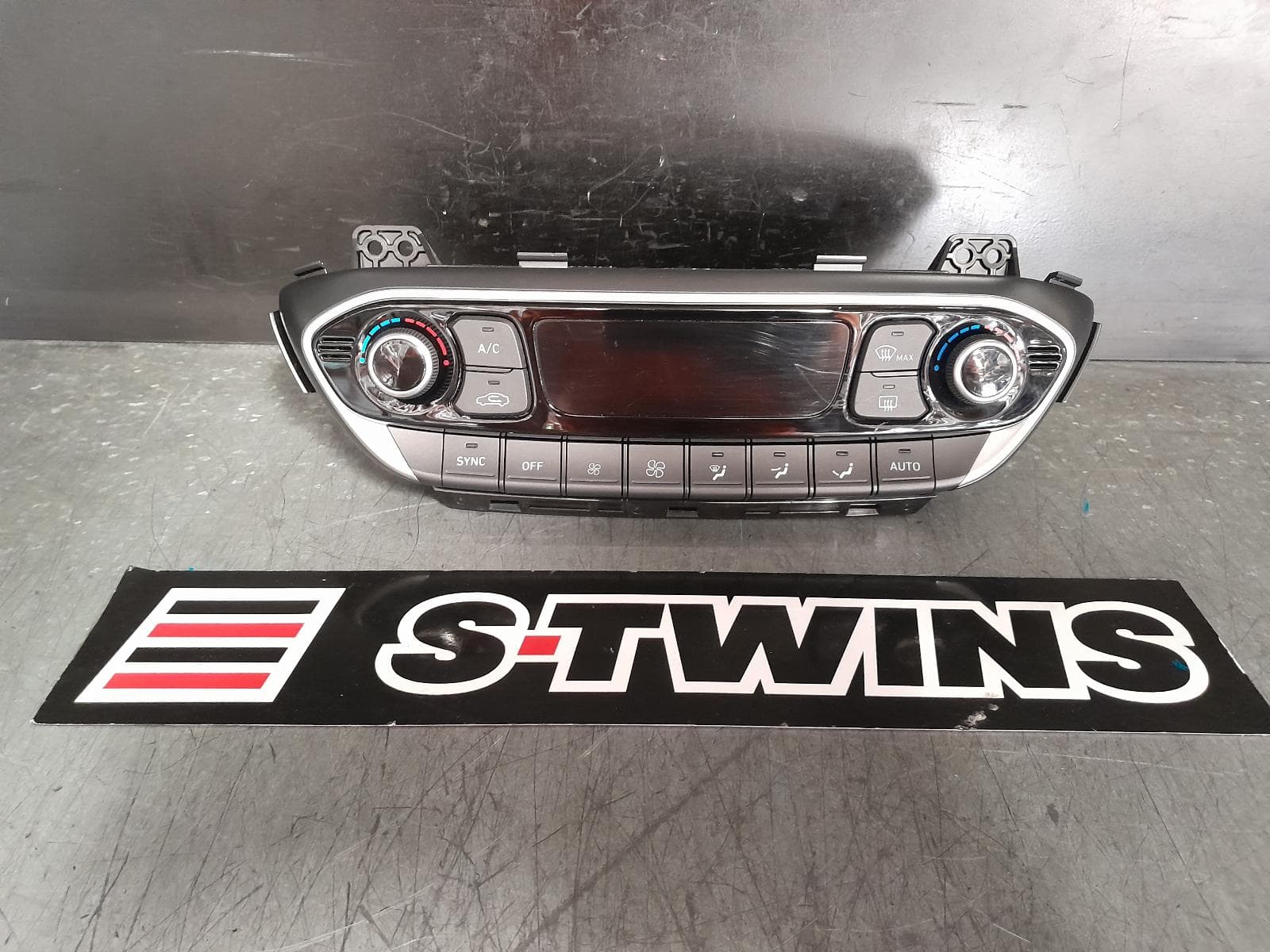 Used auto part listing image: 2022 HYUNDAI I30 HEATER AC CONTROLS PD, DUAL ZONE CLIMATE CONTROL TYPE, 03/17- 0000366064